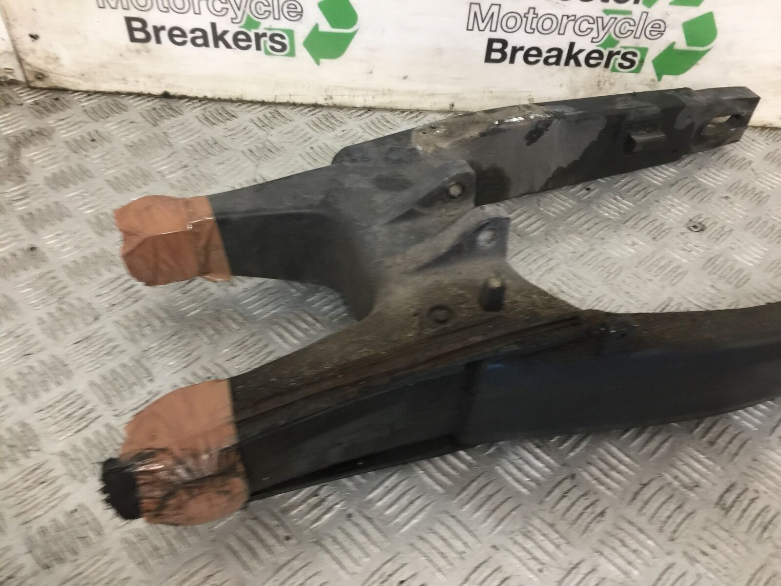 HONDA CB600 CB 600 F-9 HORNET SWINGARM   2009 (STOCK 869)