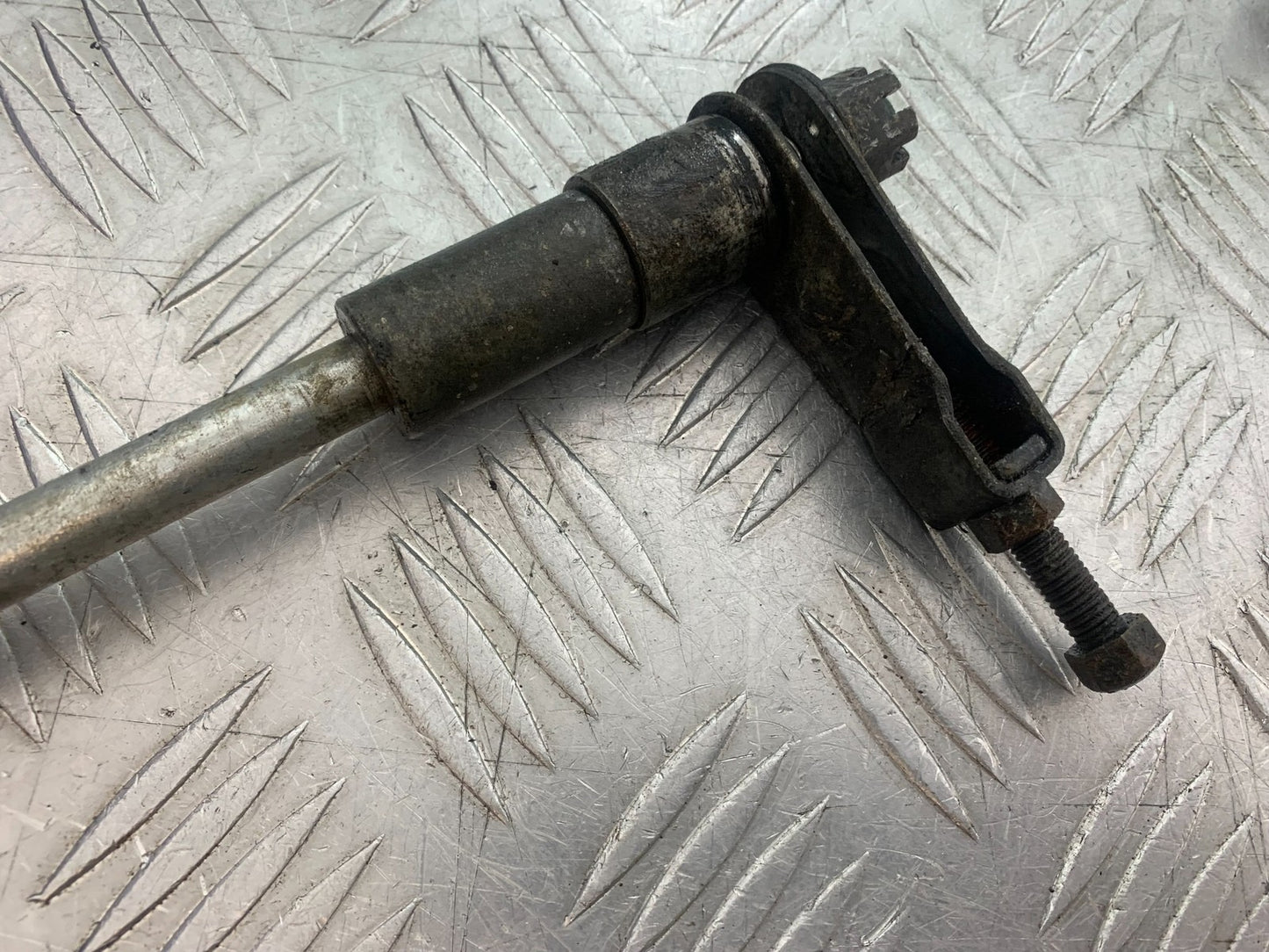 SUZUKI GP100 GP 100 REAR WHEEL SPINDLE  YEAR 1978-1988 (CMB1259)
