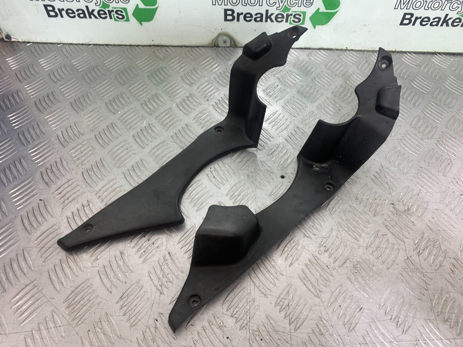 KAWASAKI GPZ600 GPZ 600 LEFT & RIGHT TOP FAIRING INFILLS  YEAR 1988-90 (CMB1258)