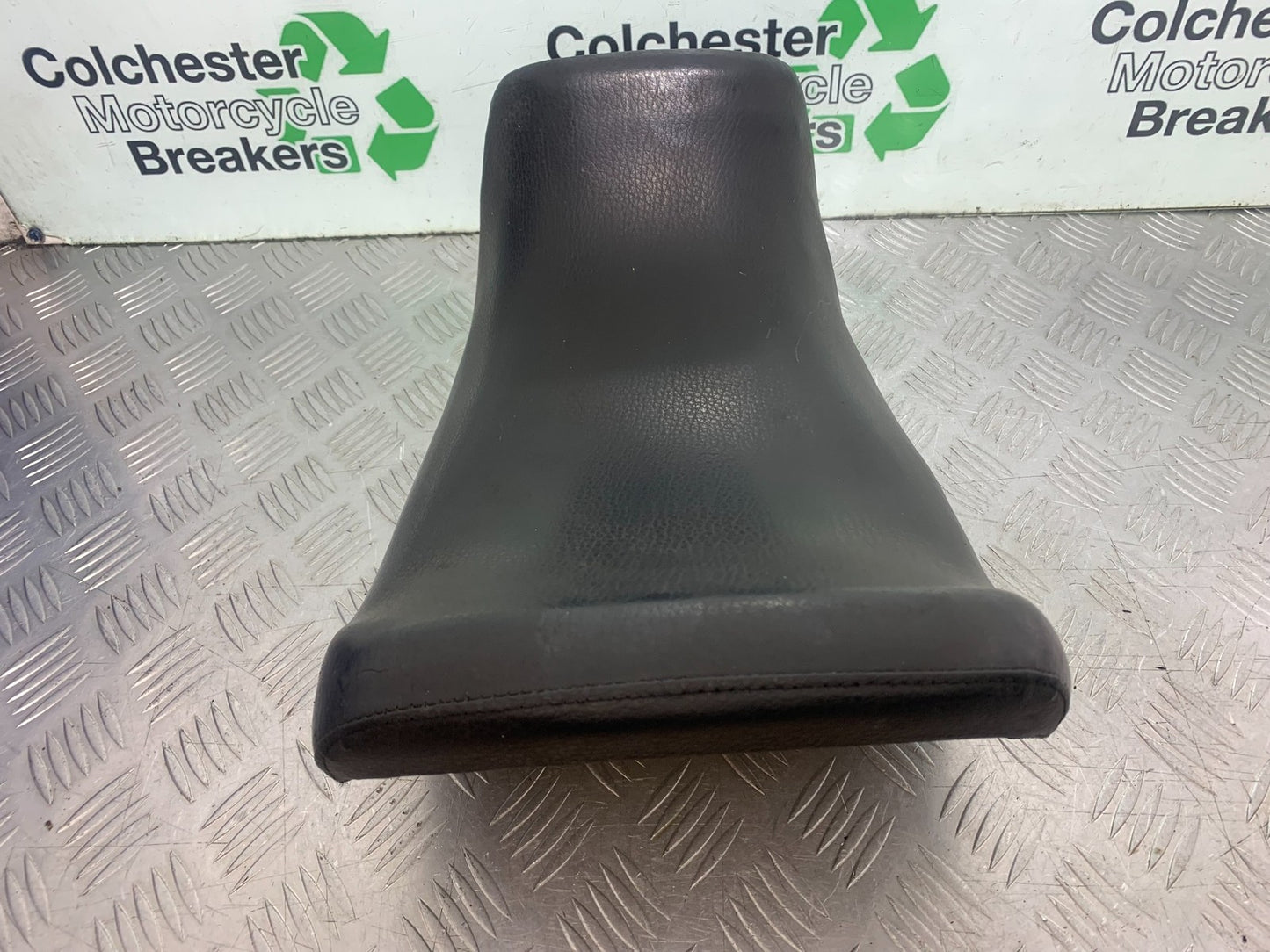 KAWASAKI GPZ600 GPZ 600 FRONT SEAT  YEAR 1988-90 (CMB1258)