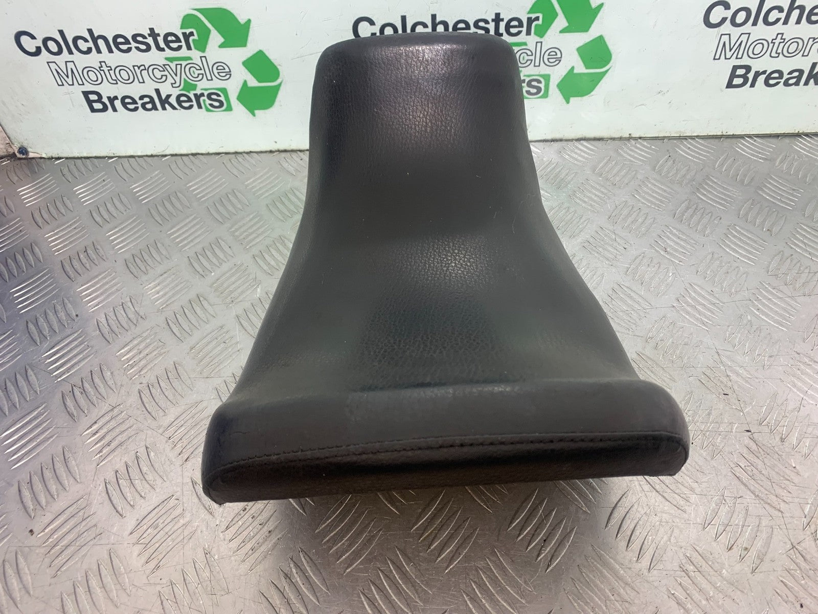 KAWASAKI GPZ600 GPZ 600 FRONT SEAT  YEAR 1988-90 (CMB1258)