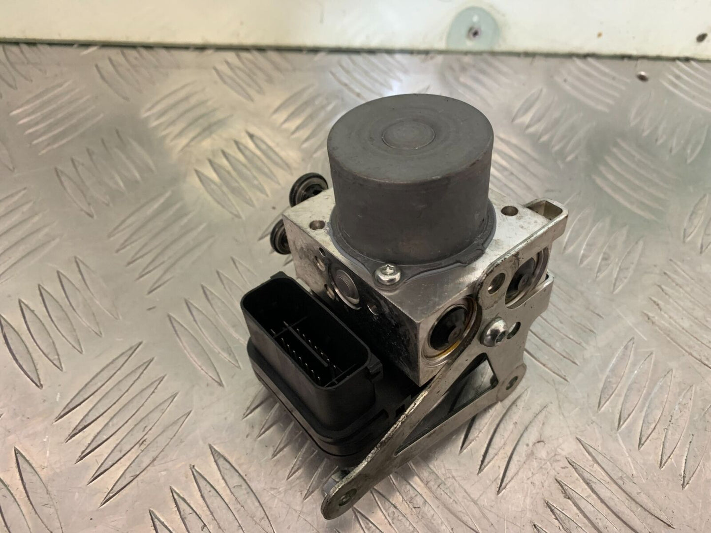 YAMAHA MT09 MT-09 TRACER 900 GT ABS PUMP YEAR 2018-2020 (STOCK 982)