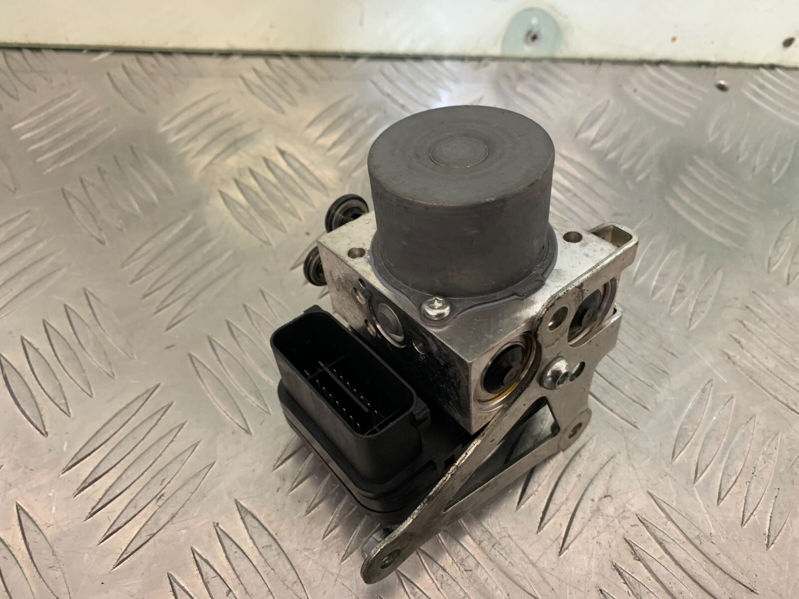 YAMAHA MT09 MT-09 TRACER 900 GT ABS PUMP YEAR 2018-2020 (STOCK 982)