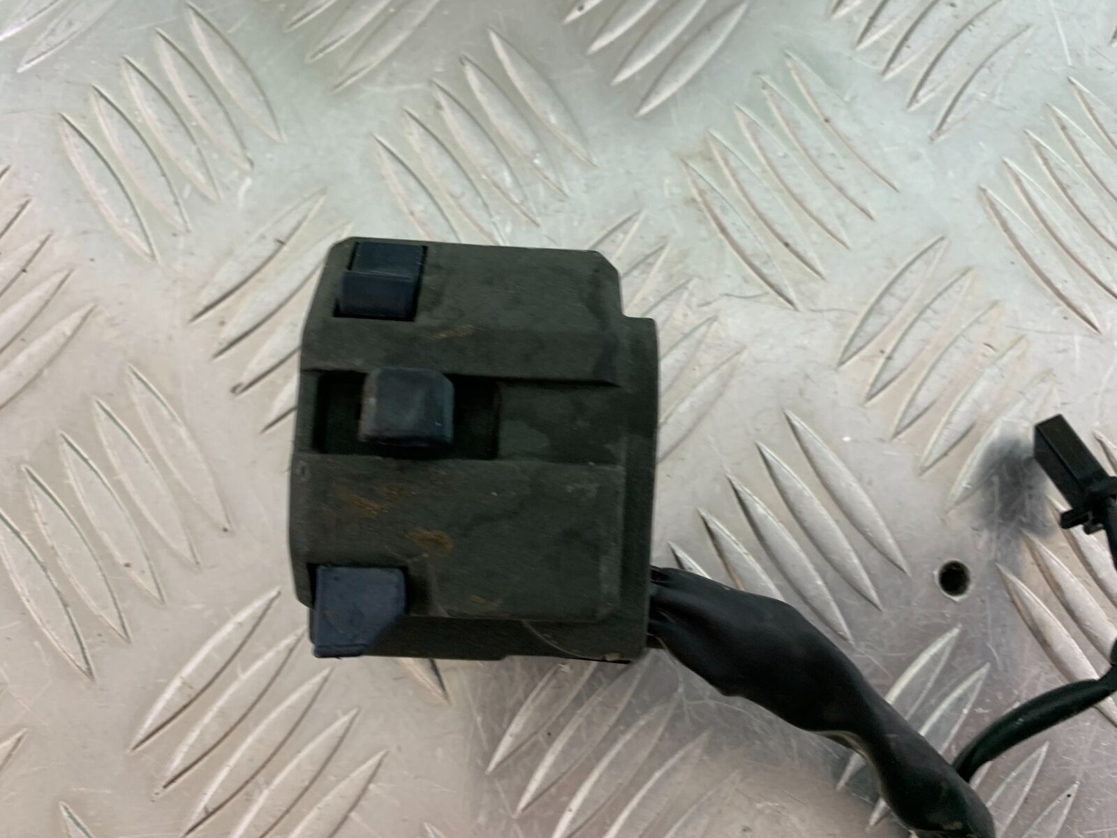KAWASAKI ZR 750 ZEPHYR LEFT SWITCH GEAR YEAR 1991-95 (CMB1008)