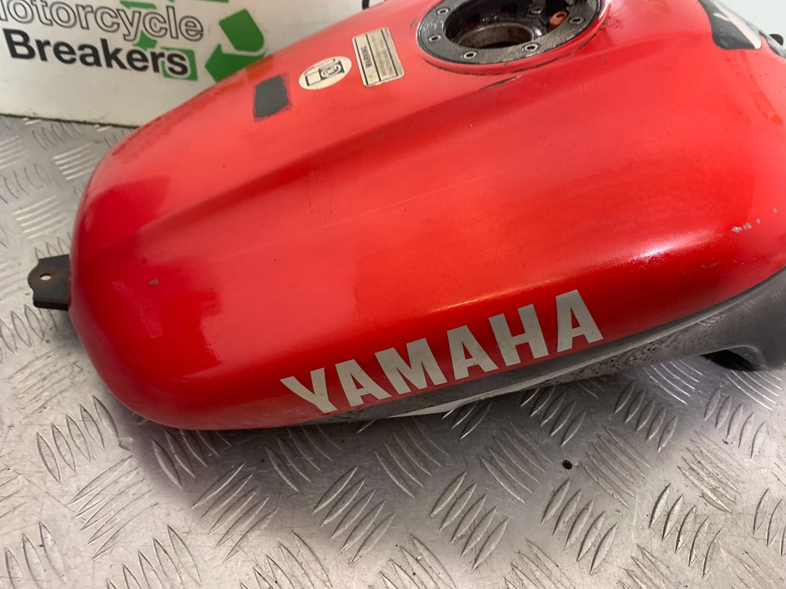 YAMAHA FZS600 FAZER 600 PETROL TANK   YEAR 1998-2001 (CMB1267)