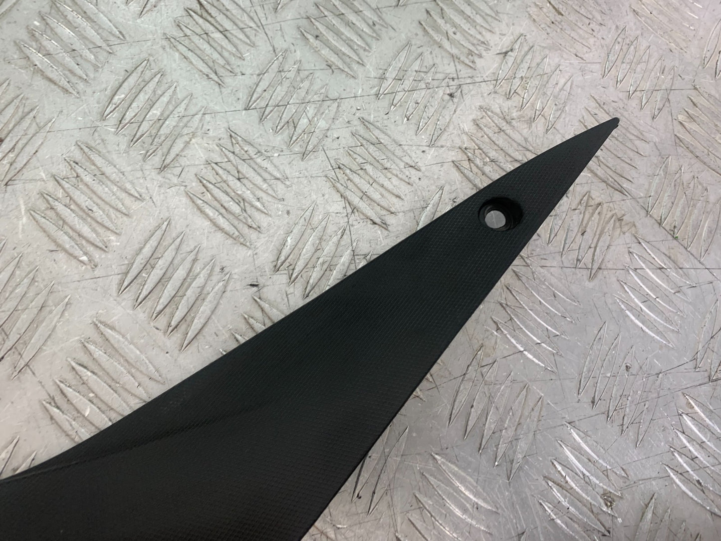 APRILIA TUONO 1000 V4R RIGHT SEAT PANEL  YEAR 2011-13  (CMB1331)