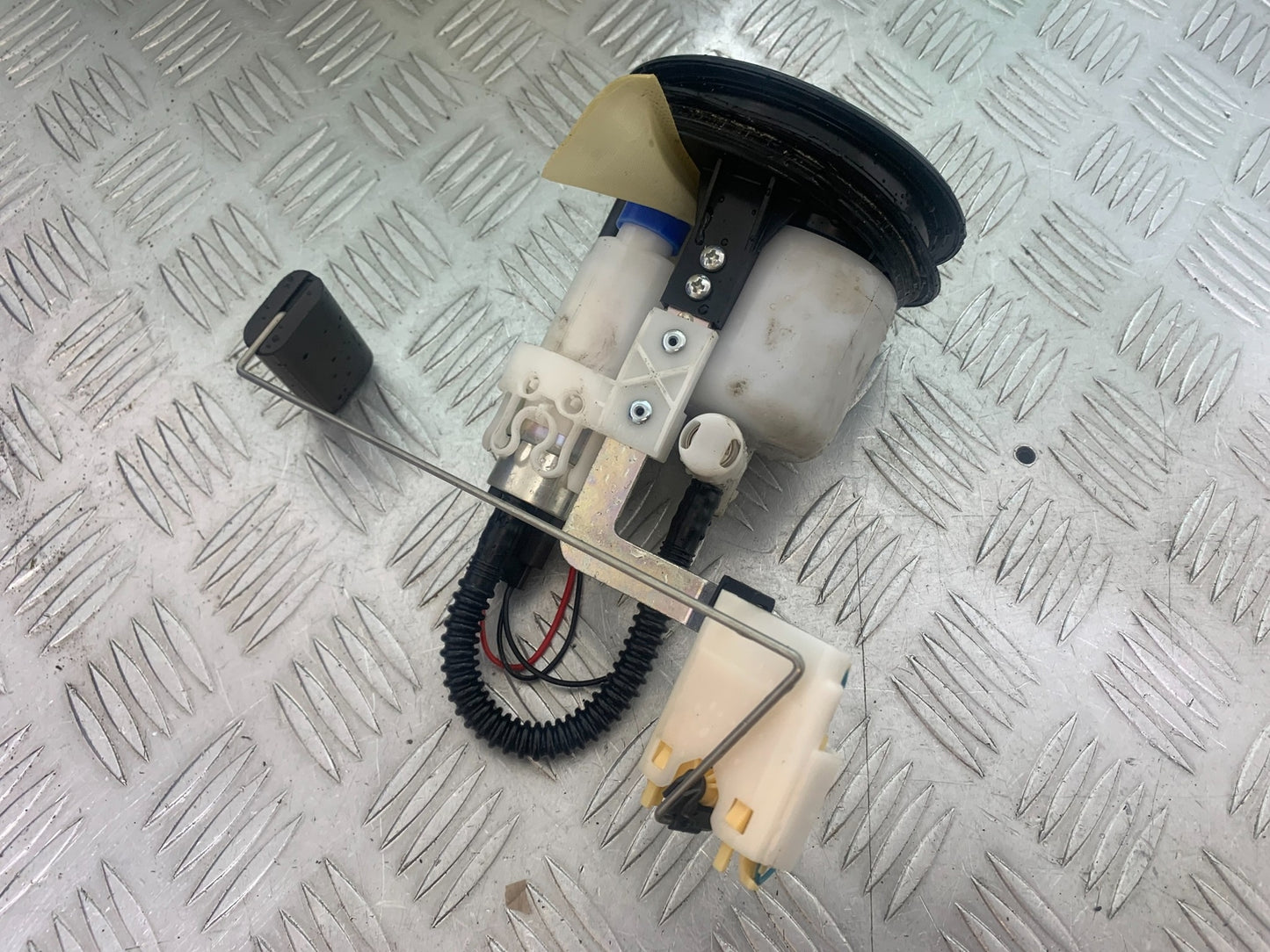 BMW M1000 R PETROL PUMP YEAR 2023-2024 (CMB1140)