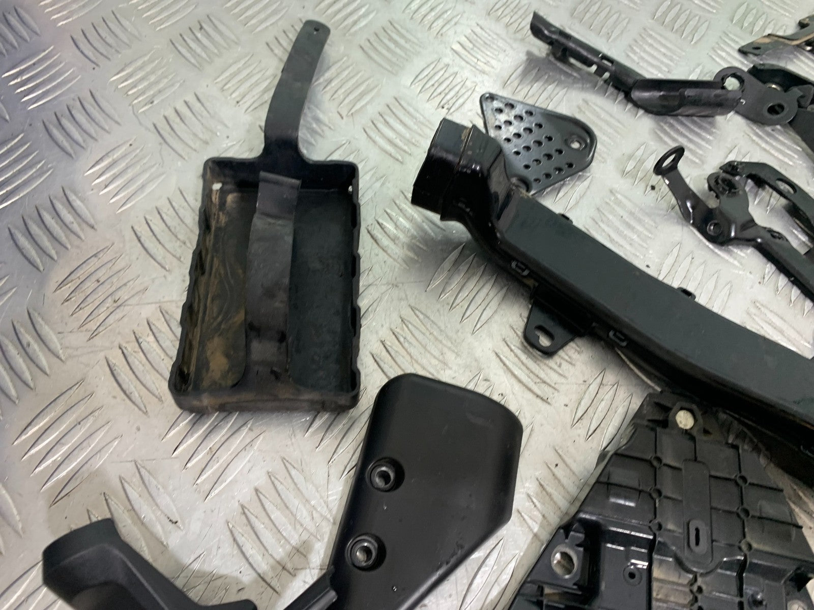 KTM 125 DUKE INFILLS AND BRACKETS  YEAR 2018-2023 (CMB1185)