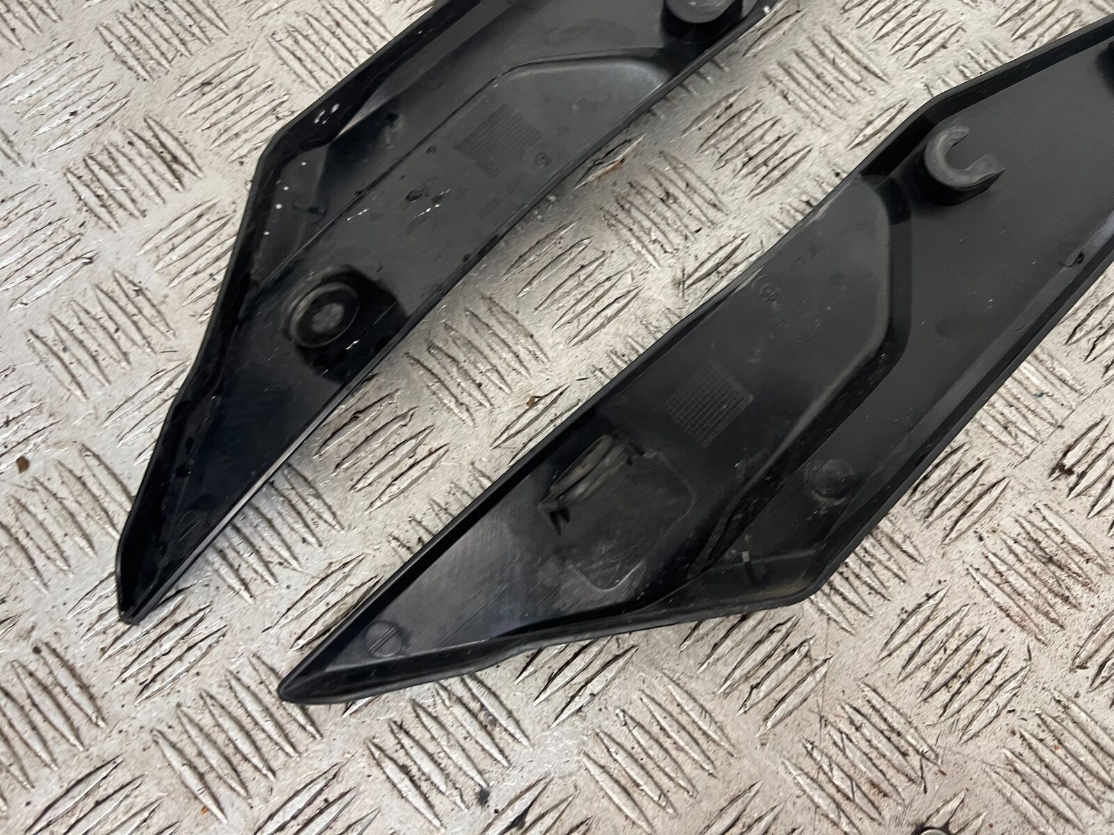 TRIUMPH TIGER 1200 EXPLORER LEFT & RIGHT TOP INFILLS YEAR  2012-2015 (STOCK 901)