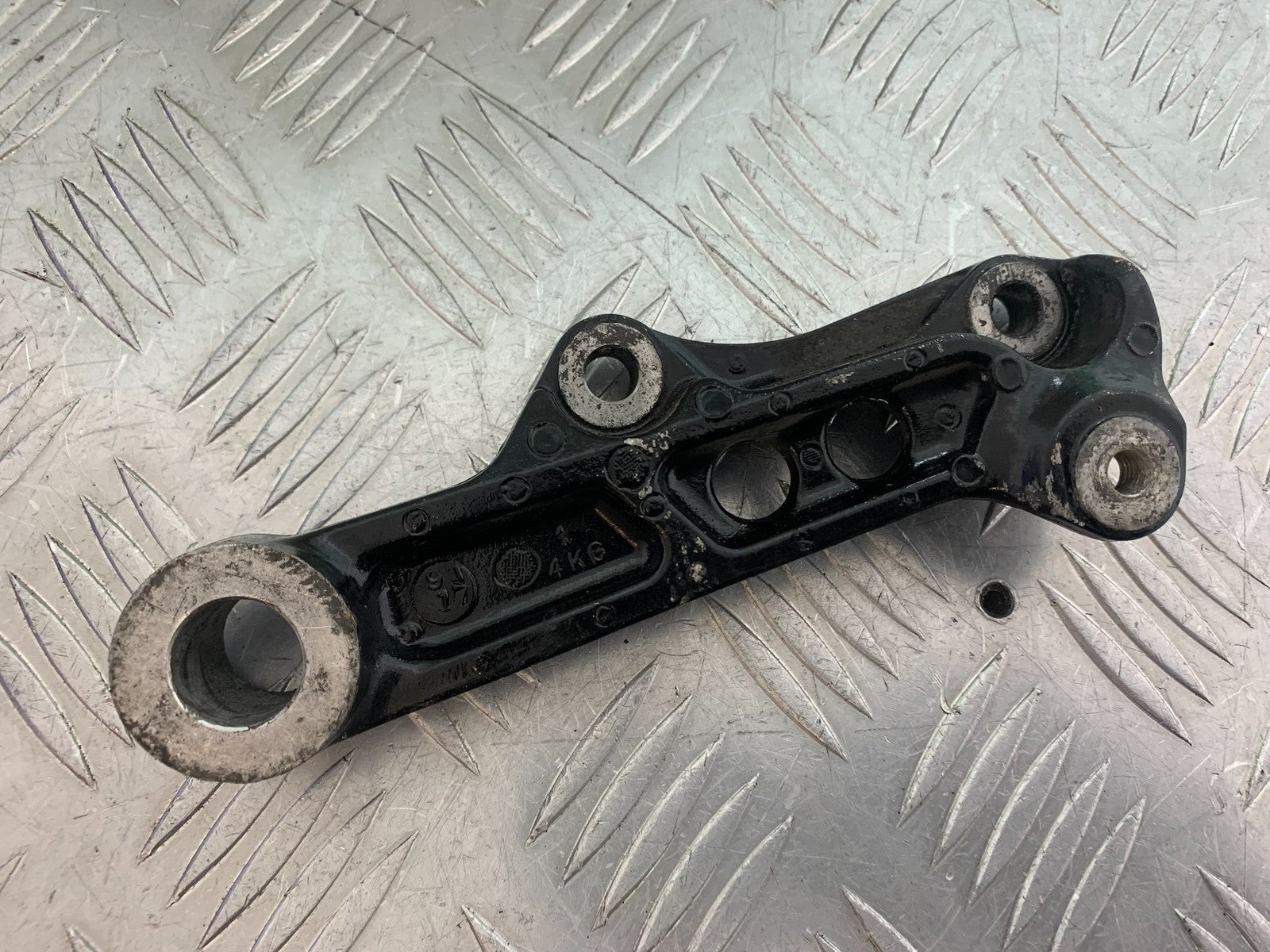 YAMAHA XJR1300 XJR 1300 REAR CALIPER BRACKET  1999-2003 (CMB1119)
