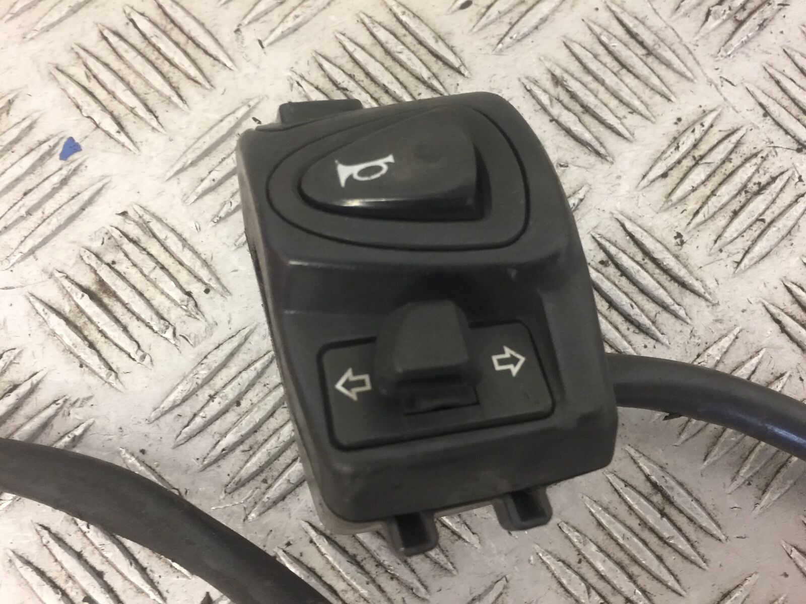 HONDA PCX125 PCX 125 LEFT SWITCH GEAR YEAR 2013  STOCK 592