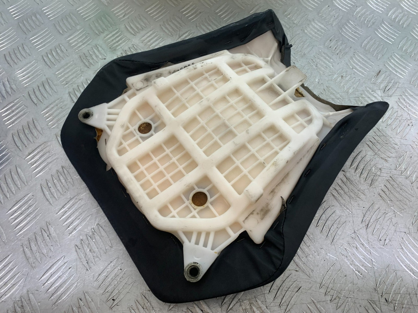 YAMAHA YZF R1 4XV FRONT SEAT  YEAR 1998-99 (CMB1291)