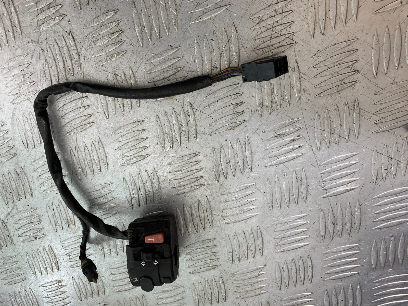 TRIUMPH 955I SPRINT RS LEFT SWITCH GEAR   YEAR 1999-03 (CMB1313)