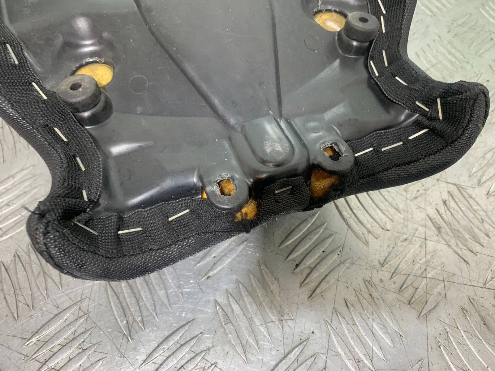 TRIUMPH 1050 SPRINT ST SEAT  2004-2007 (CMB1197)