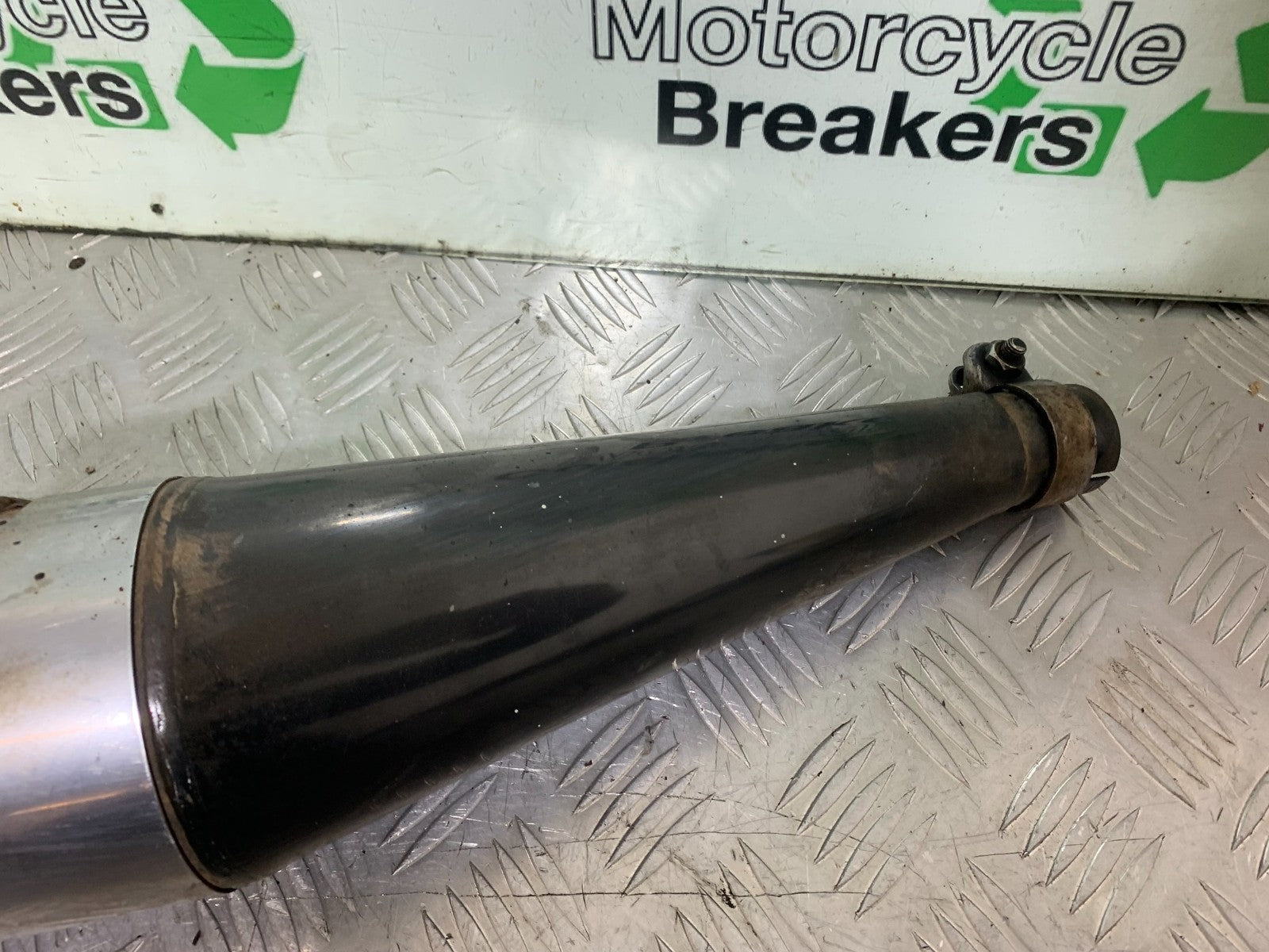 TRIUMPH TROPHY 900 RIGHT SILENCER YEAR 1991-95 (CMB1251)