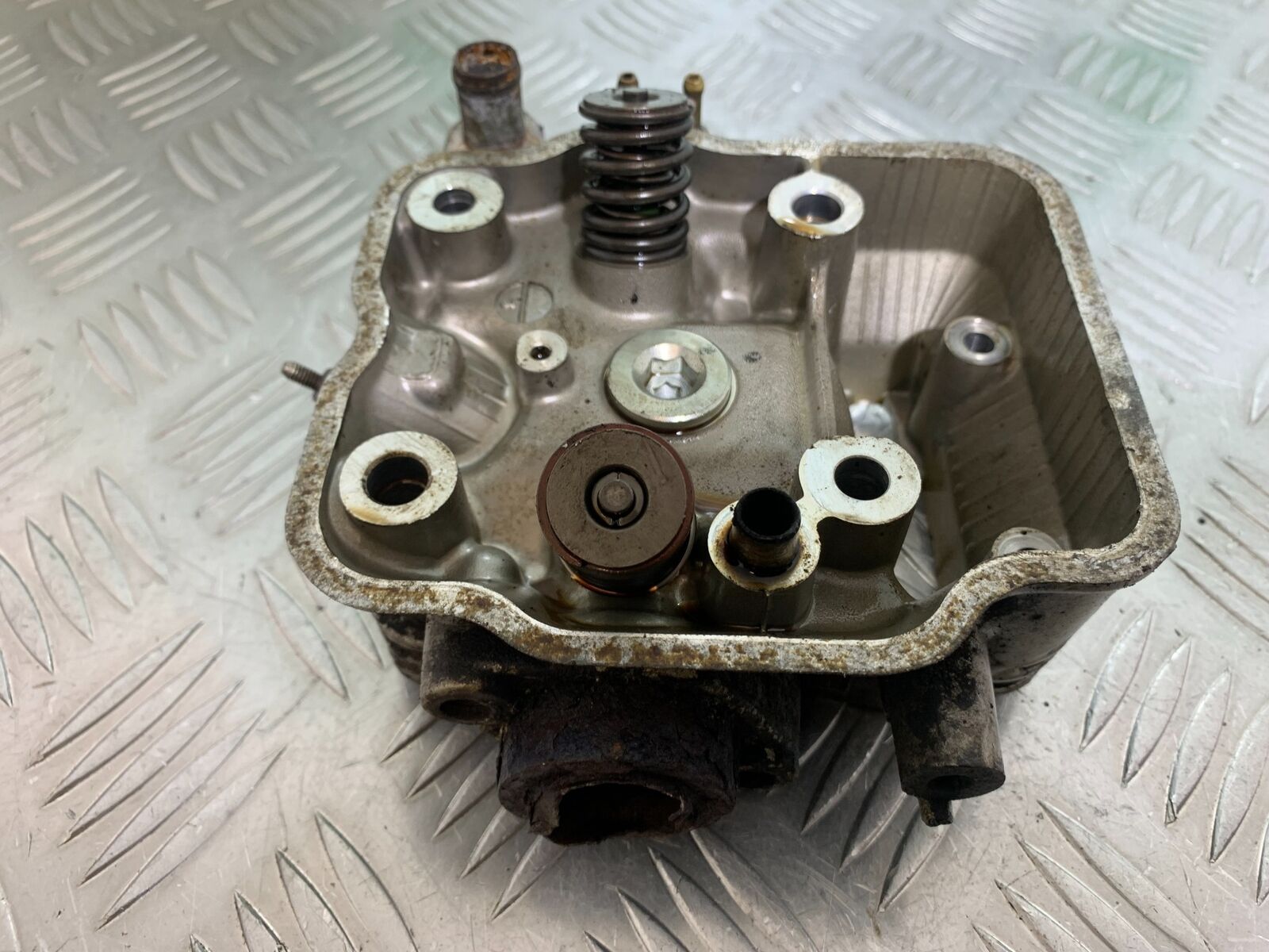 HONDA CBR125 CBR 125 CYLINDER HEAD   YEAR 2004-06  (CMB1040)