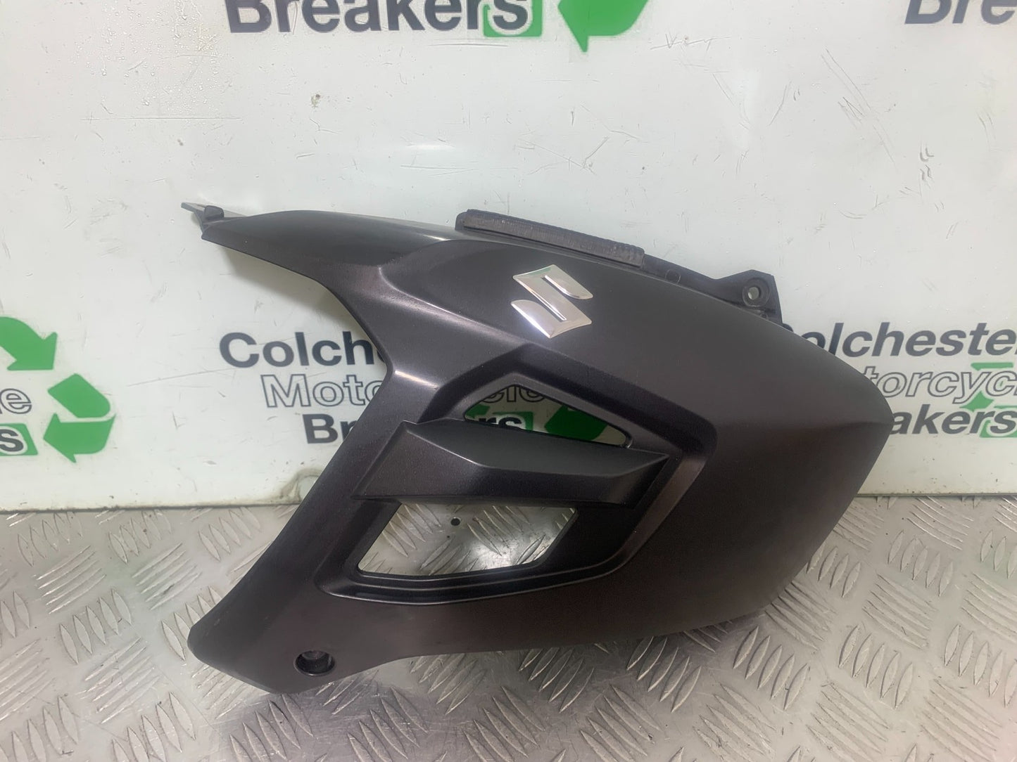 SUZUKI DL1000 V-STROM RIGHT SIDE FAIRING YEAR 2014-2019 (CMB1325)