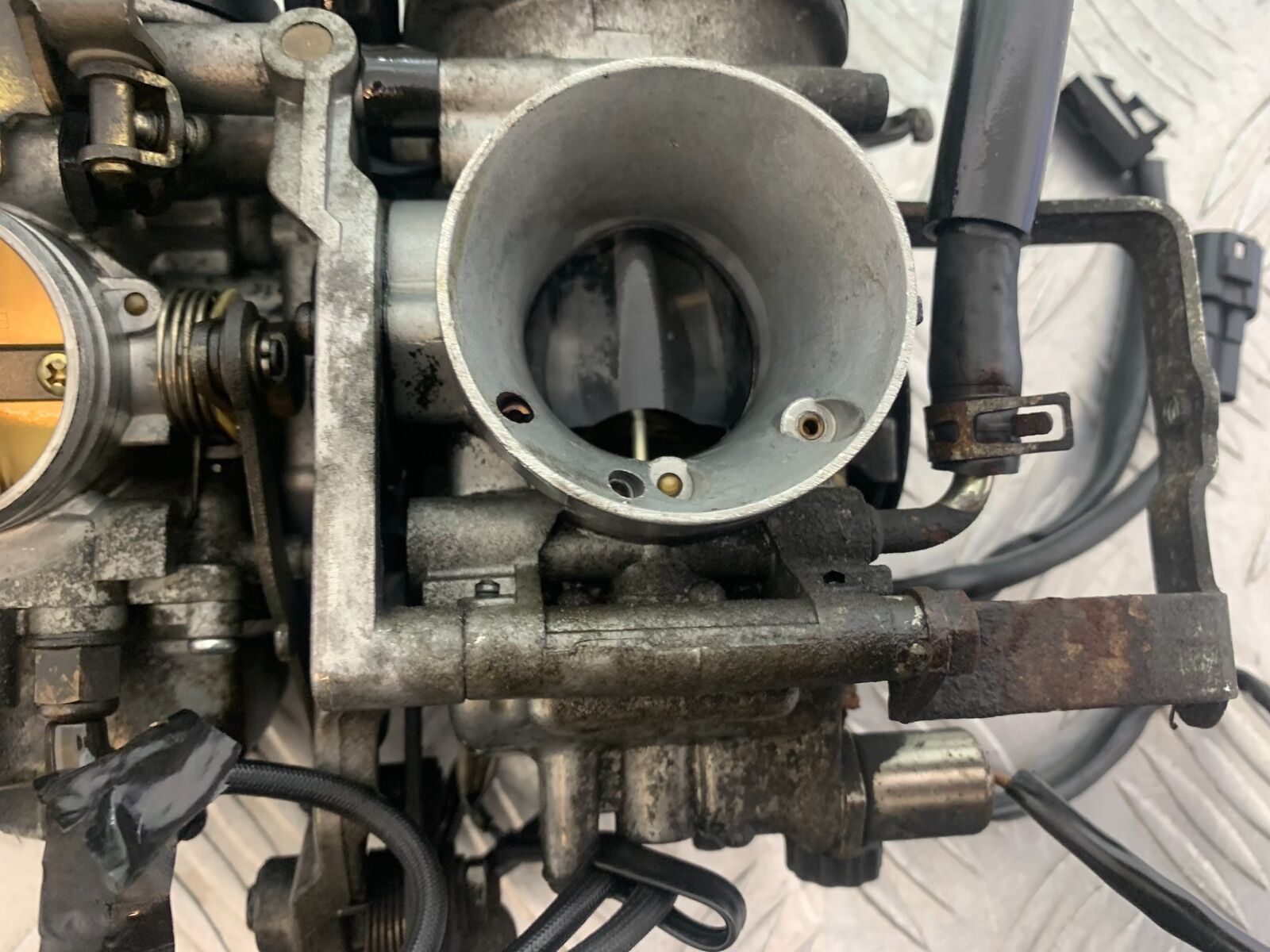 YAMAHA XVS 1100 DRAGSTAR CARBS  YEAR 2000-2007 (CMB1108)