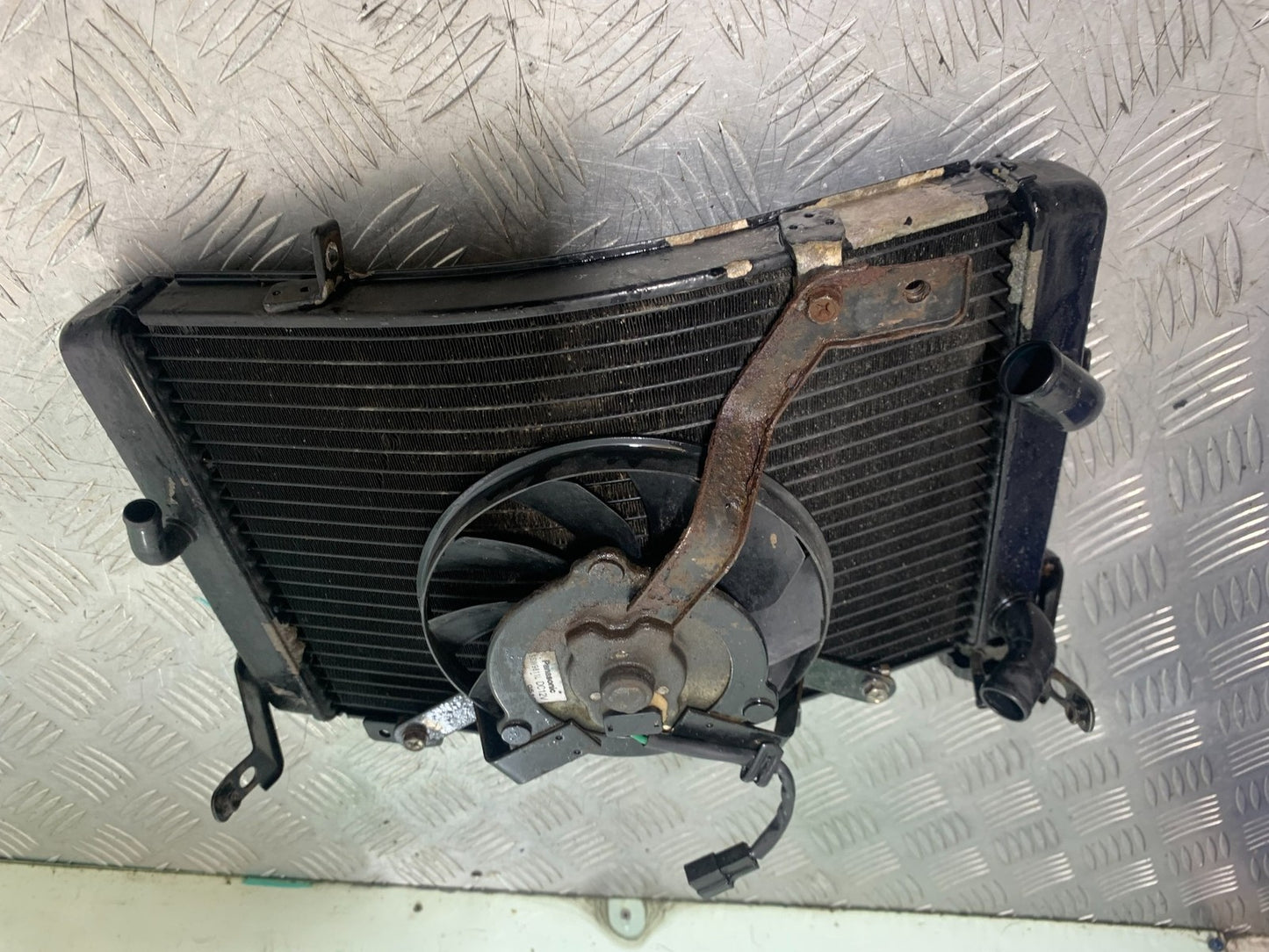 TRIUMPH 675 STREET TRIPLE R RADIATOR AND FAN  YEAR 2013 - 2016 (CMB1221)