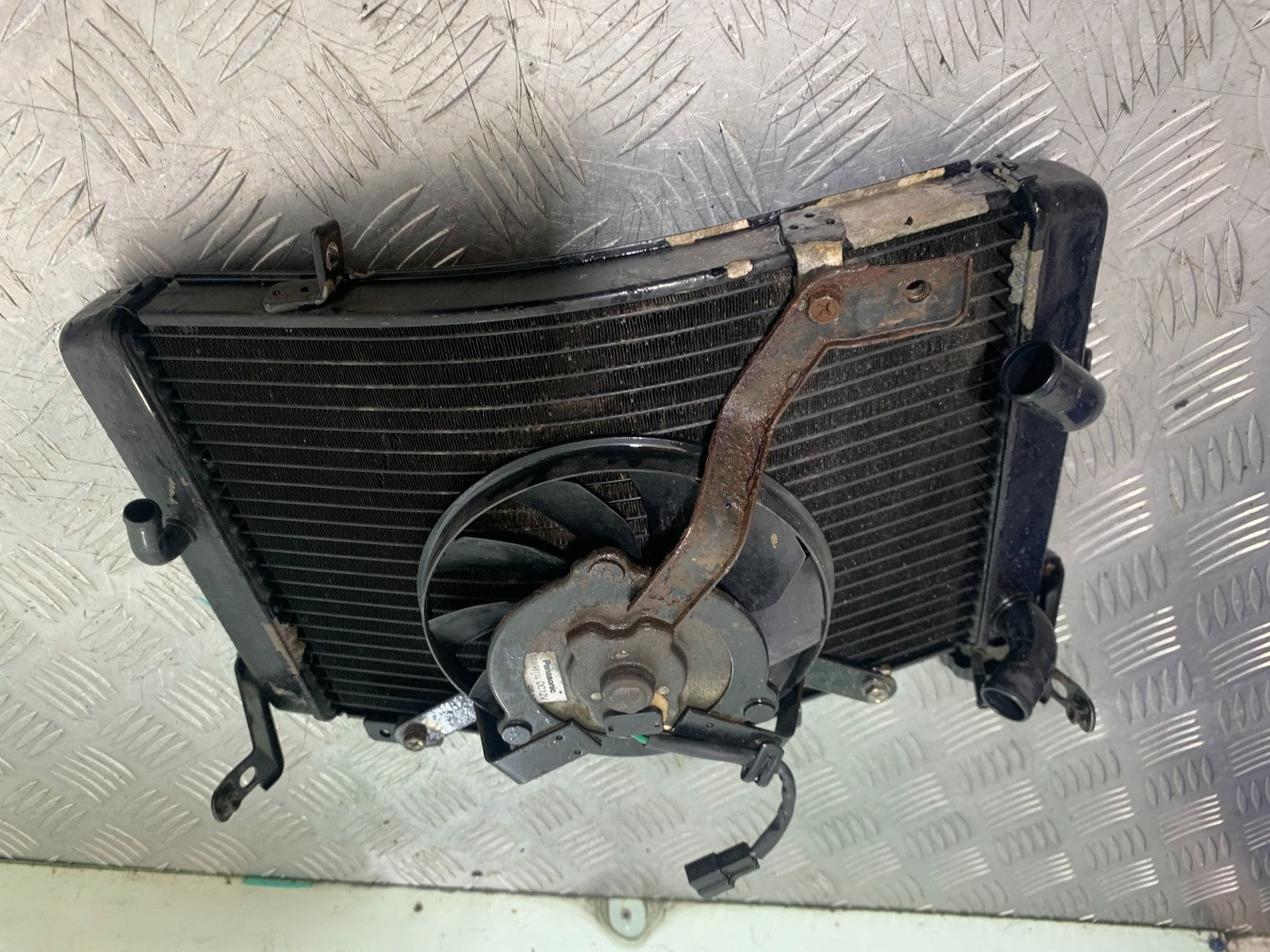 TRIUMPH 675 STREET TRIPLE R RADIATOR AND FAN  YEAR 2013 - 2016 (CMB1221)