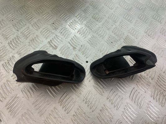 YAMAHA YZF R1 14 B BIG BANG LEFT & RIGHT AIR TUBE RUBBERS   2009-14 (CMB1175)