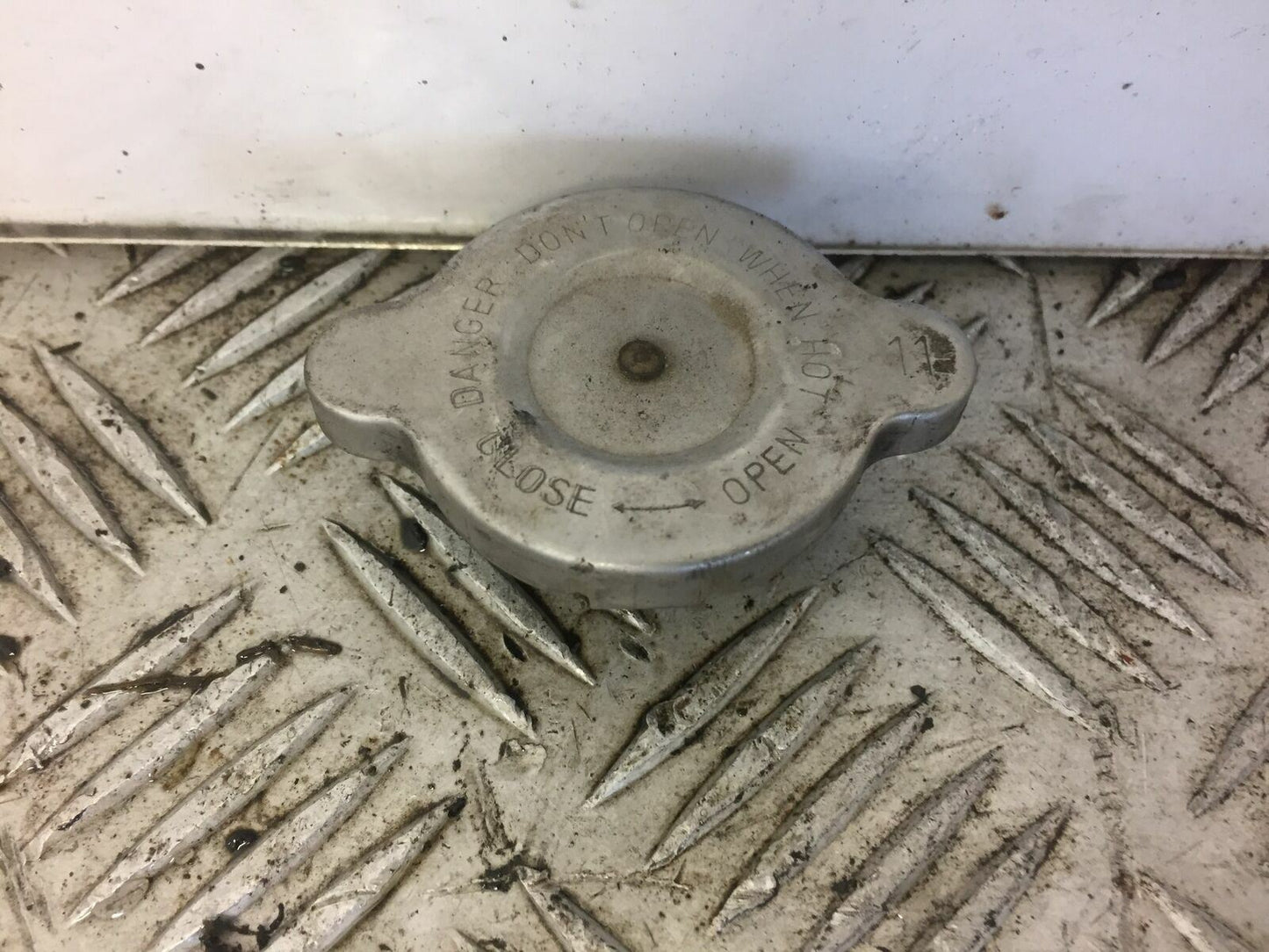 KAWASAKI ZX12R ZX12 R RADIATOR CAP   YEAR 2001