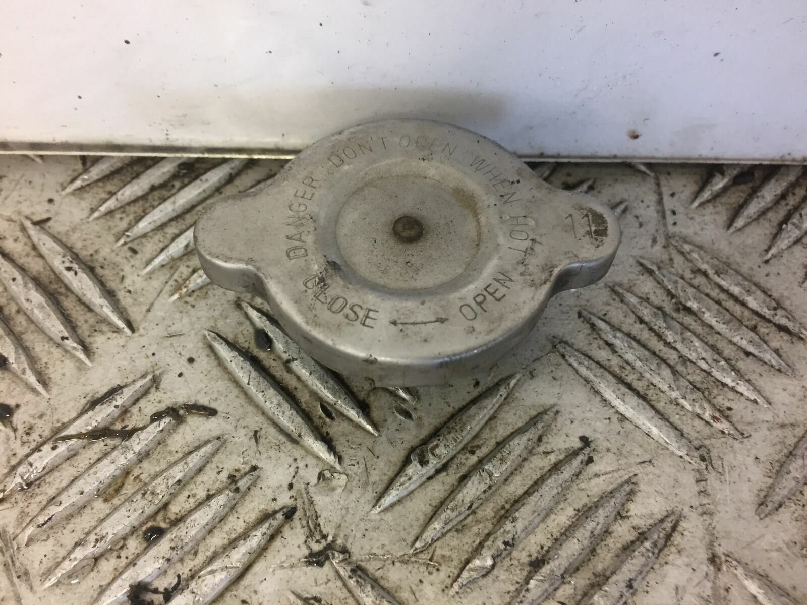 KAWASAKI ZX12R ZX12 R RADIATOR CAP   YEAR 2001