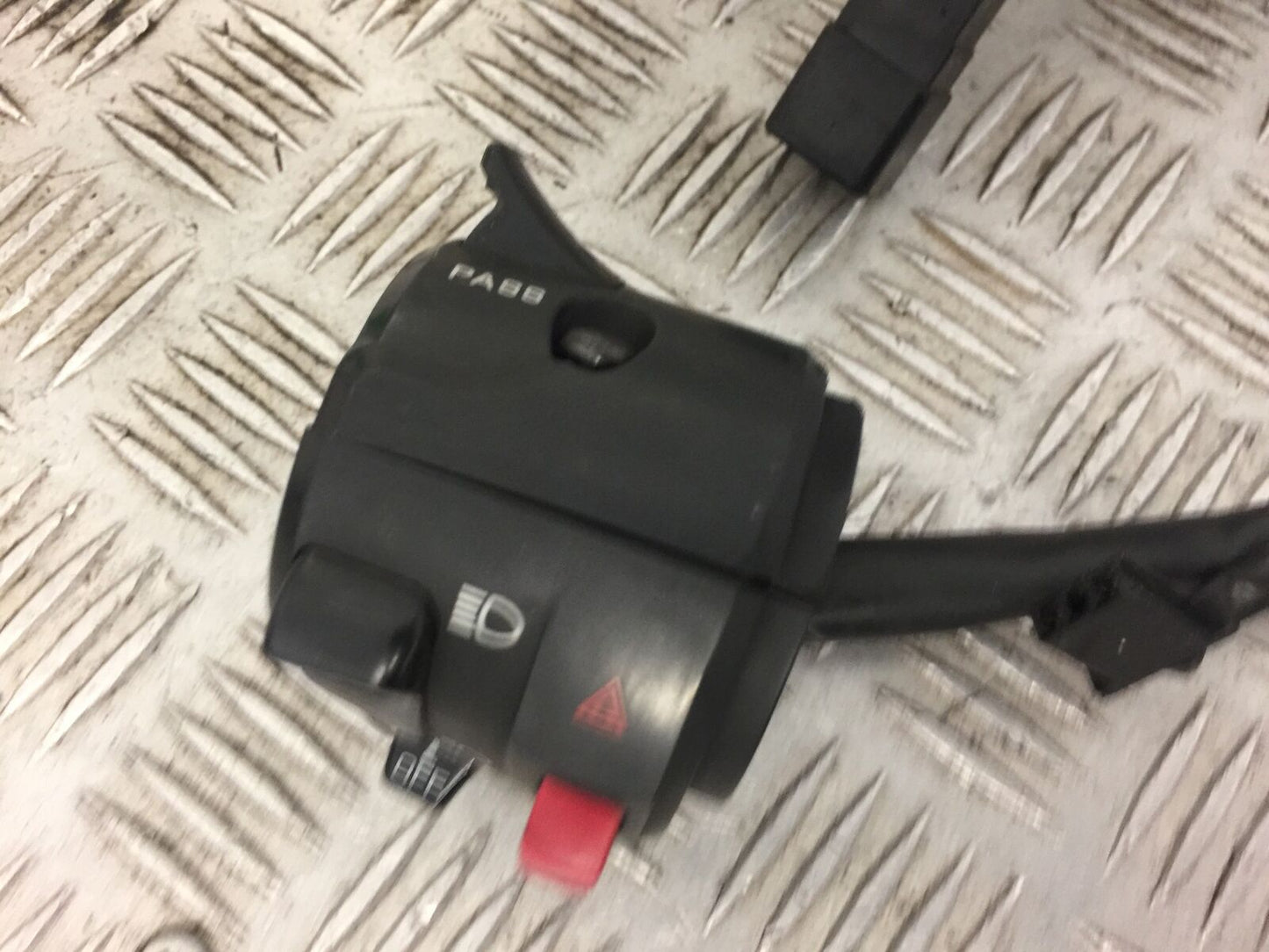 KAWASAKI ER6 F LEFT SWITCH GEAR   YEAR 2009-2011 (STOCK 412)