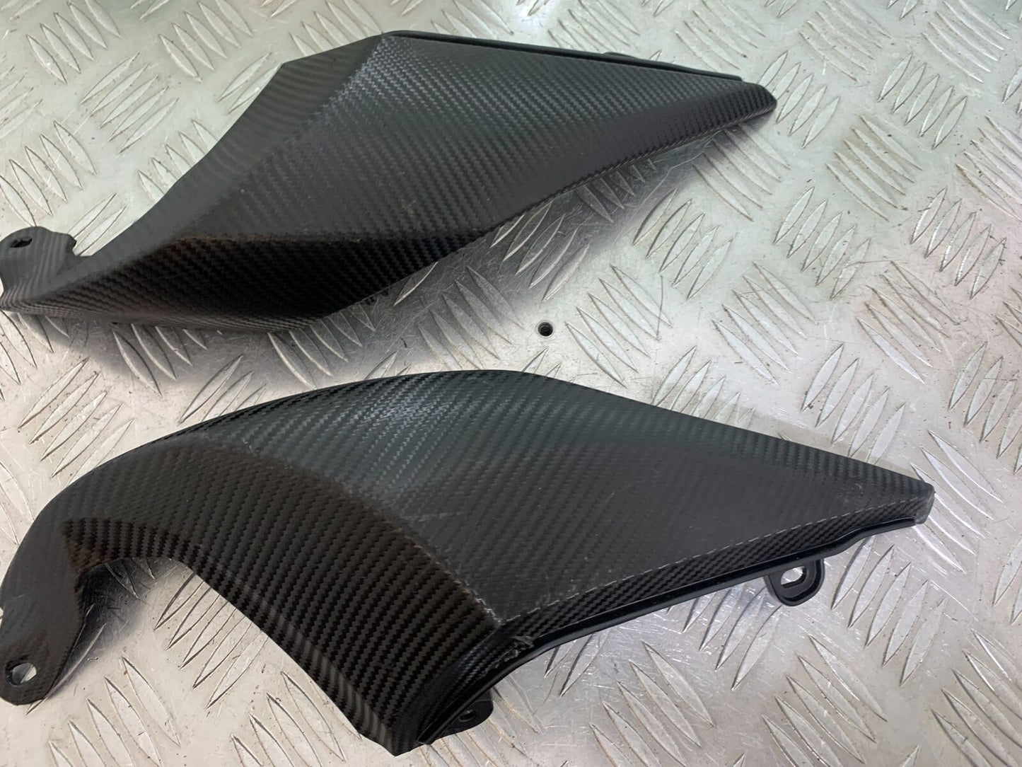 TRIUMPH 1050 SPEED TRIPLE RS LEFT & RIGHT SEAT PANELS  YEAR 2018-2020 (CMB1029)