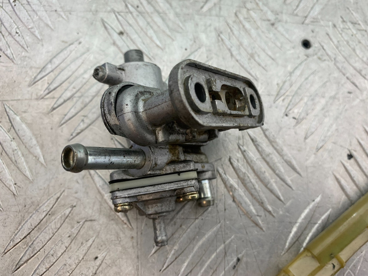 TRIUMPH TROPHY 900 PETROL TAP  YEAR 1991-95 (CMB1251)