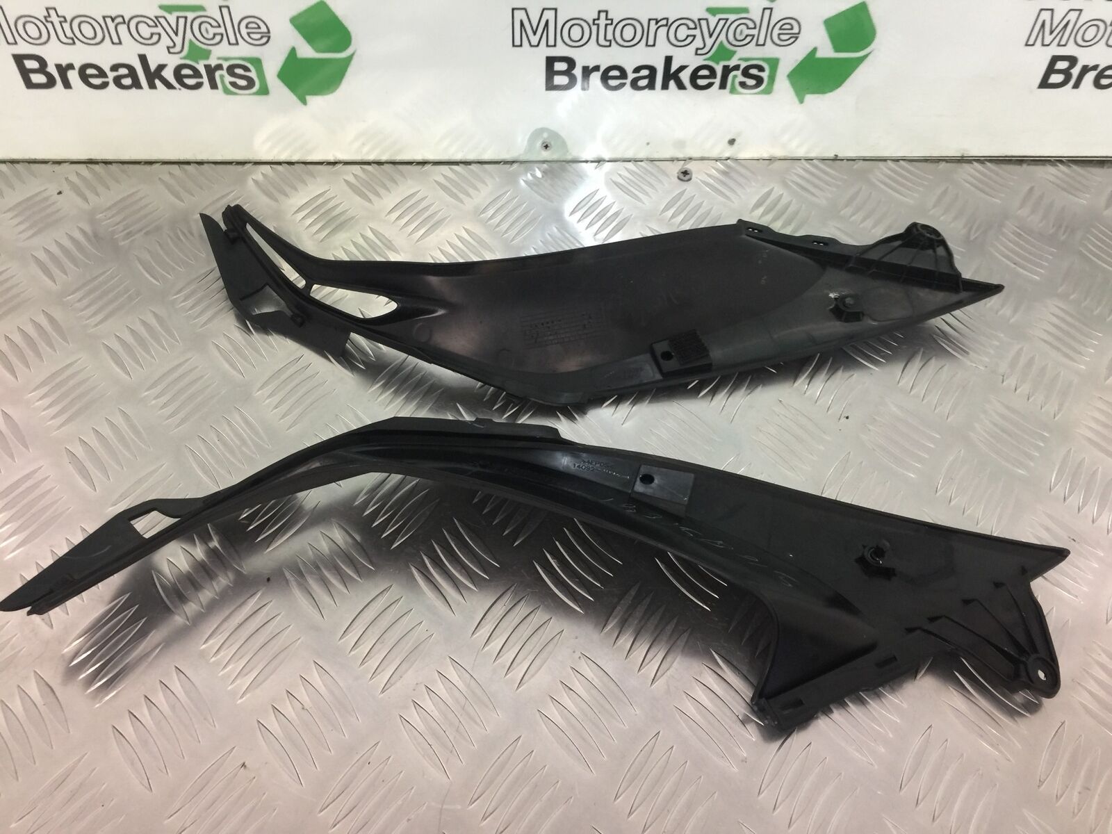 KAWASAKI Z800 Z 800 LEFT & RIGHT SIDE INFILLS YEAR 2013-2017 (STOCK 925)