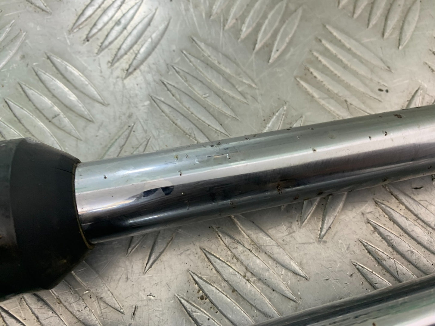 HONDA CG125 CG 125 FORKS   YEAR 1998-2000 (CMB1282)