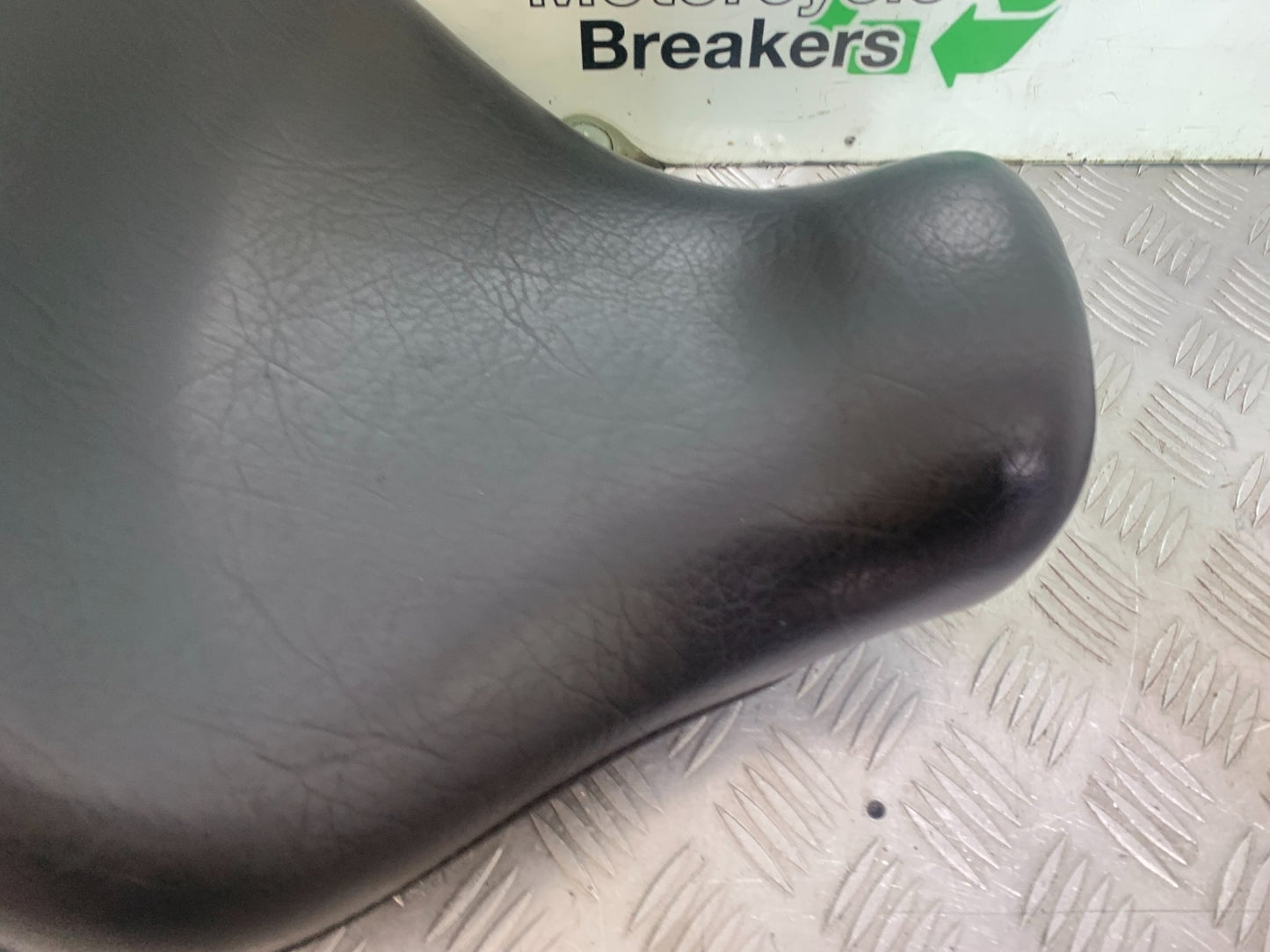 HONDA VTX1300 S-6 FRONT SEAT    YEAR 2004-09 (CMB1159)