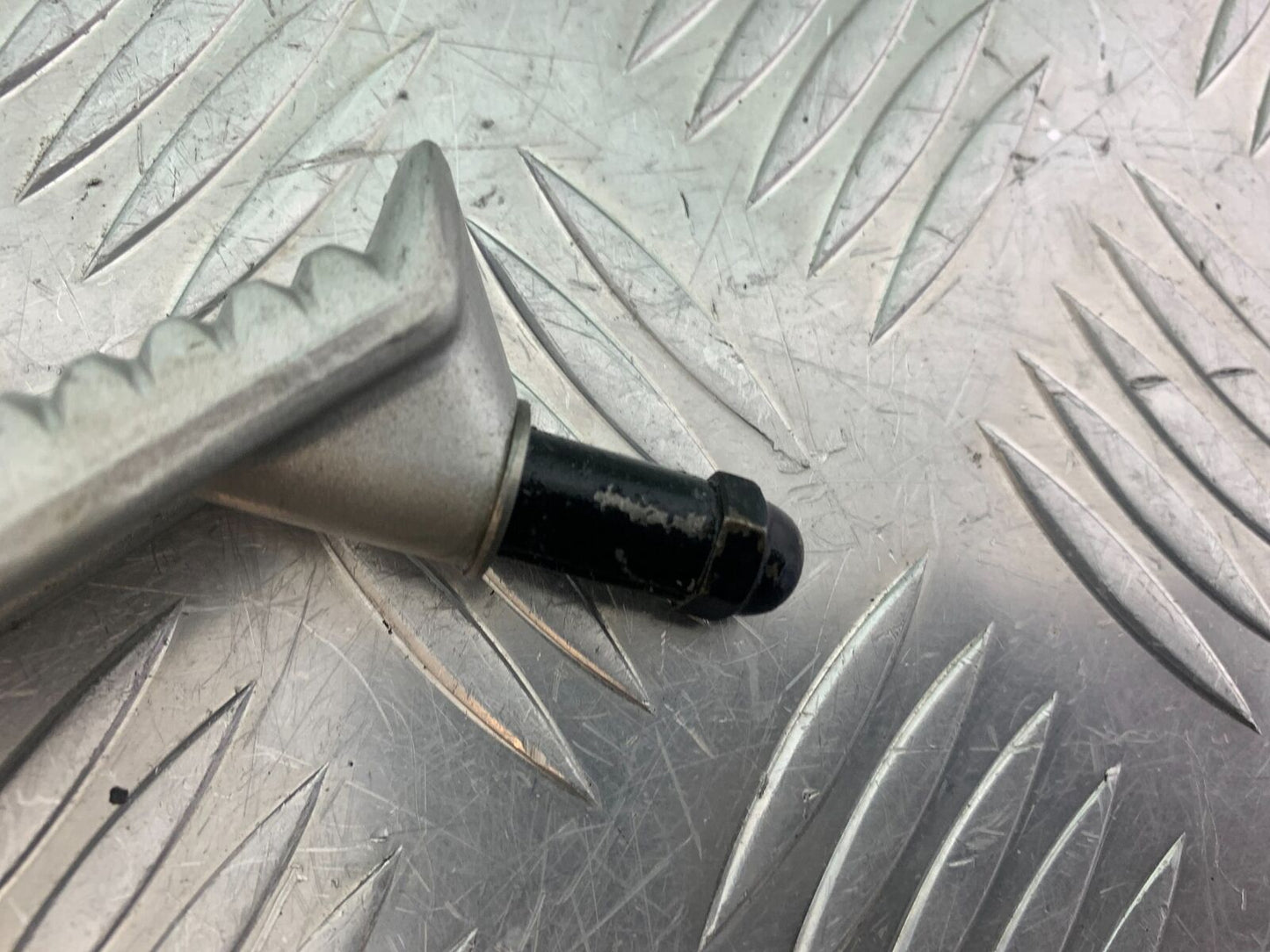 HONDA VFR400 VFR 400 NC21 FRONT RIGHT FOOTPEG  YEAR 1986-87 (CMB1043)