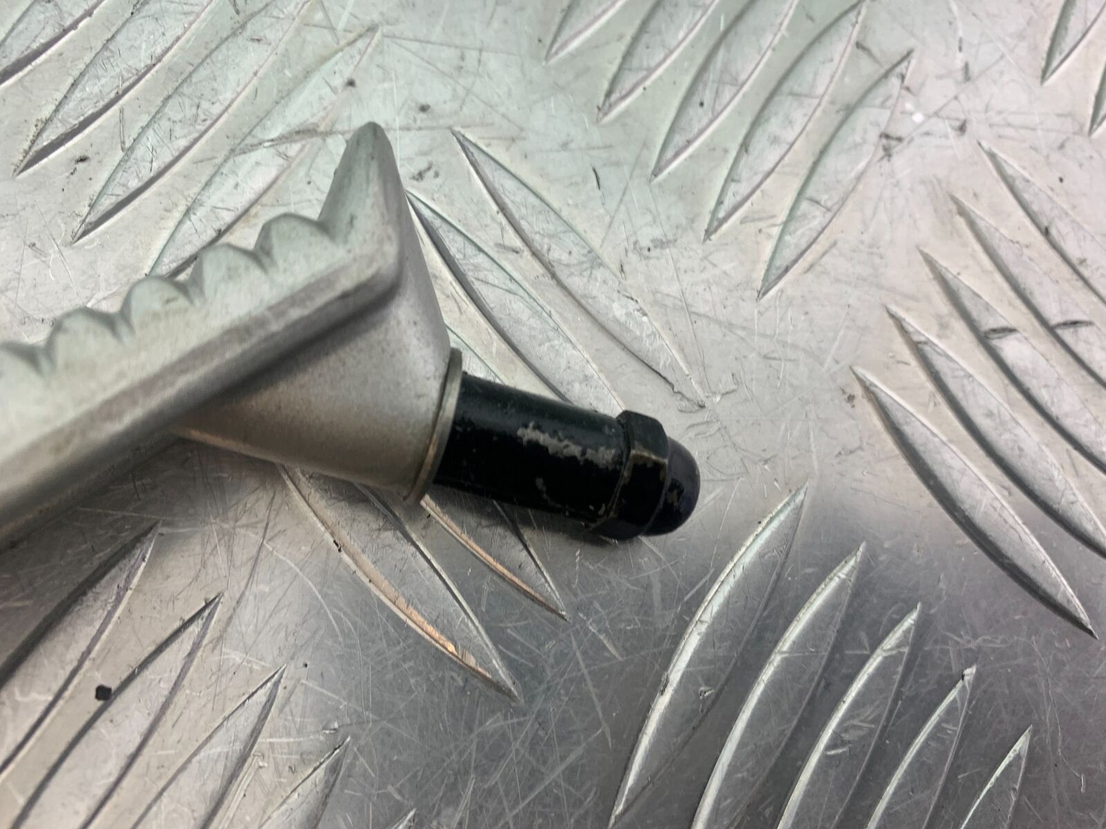 HONDA VFR400 VFR 400 NC21 FRONT RIGHT FOOTPEG  YEAR 1986-87 (CMB1043)