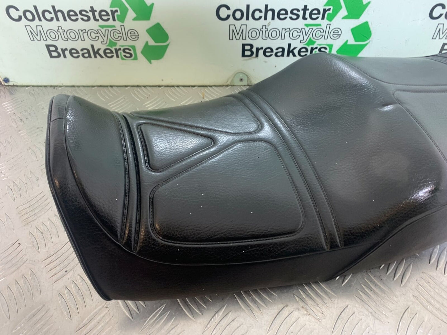 YAMAHA XJR1300 XJR 1300 SEAT  YEAR 1999-2003 (CMB1055)