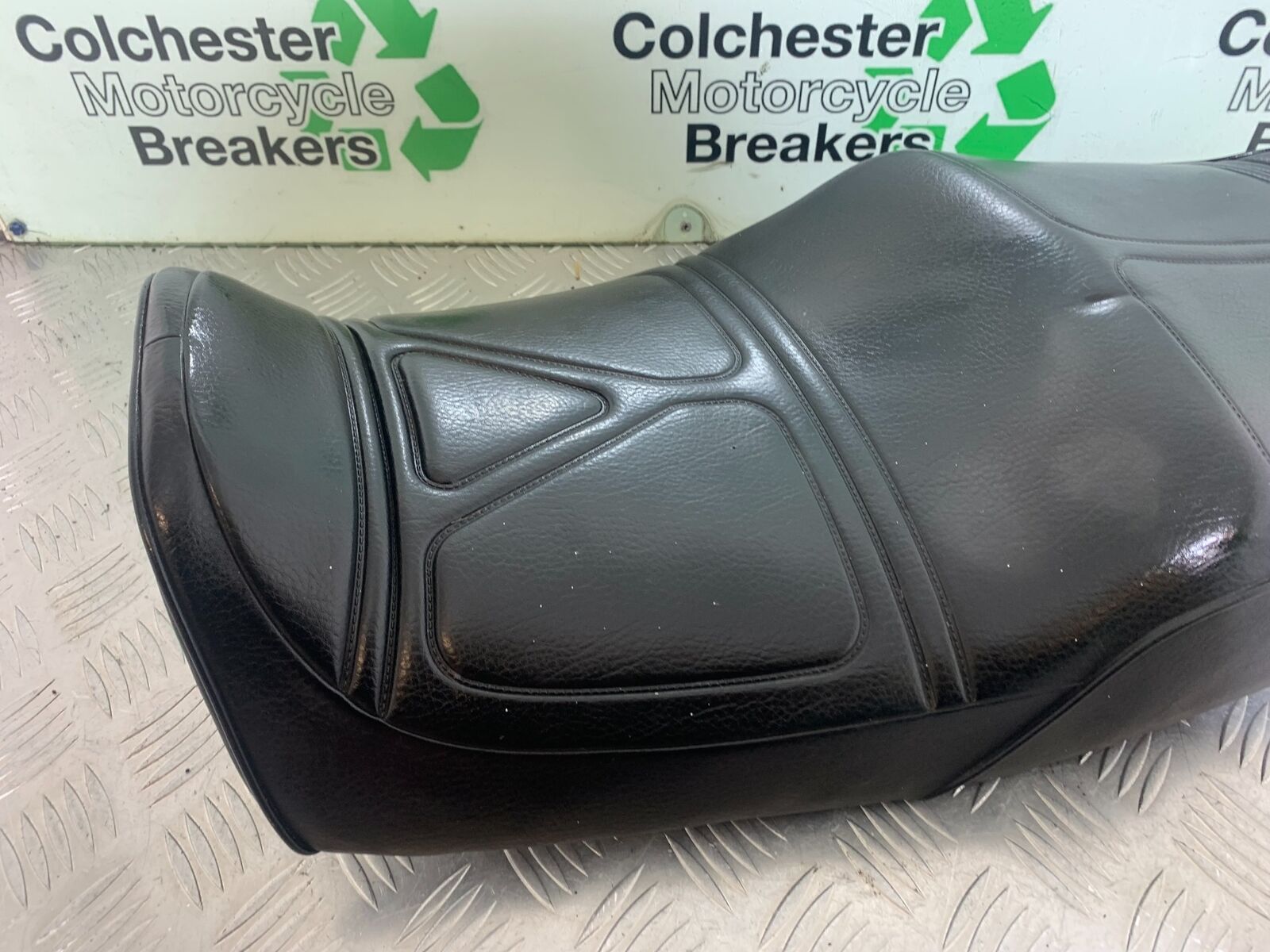 YAMAHA XJR1300 XJR 1300 SEAT  YEAR 1999-2003 (CMB1055)