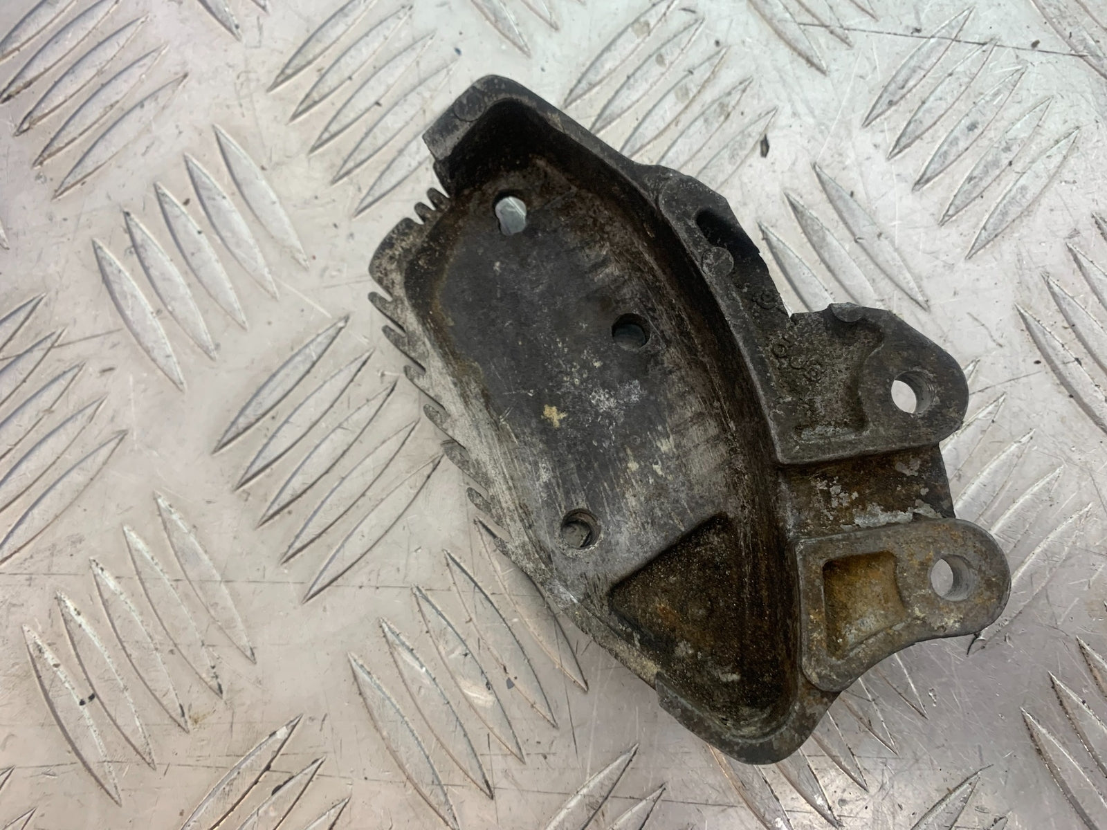YAMAHA XV535 XV 535 VIRAGO REGULATOR COVER    YEAR 1994-02 (CMB1162)