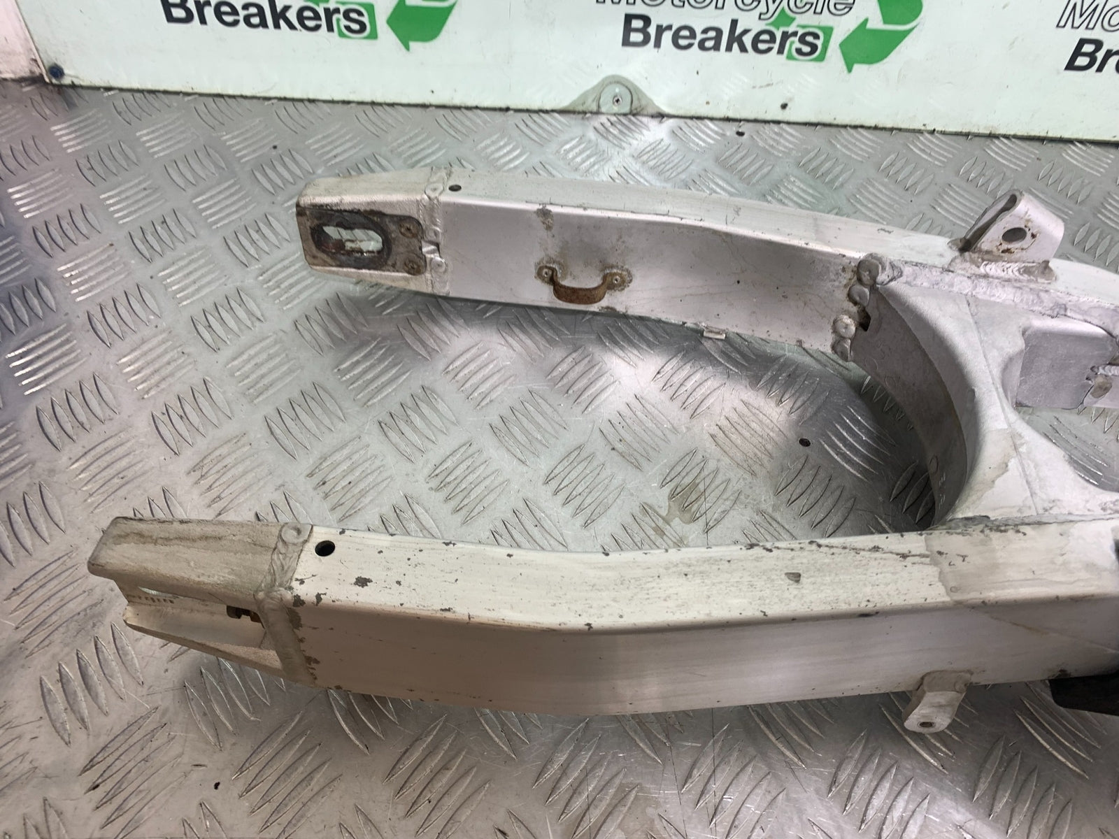 SUZUKI GSF1200  GSF 1200 BANDIT SWINGARM  YEAR 1997-2000 (CMB1149)