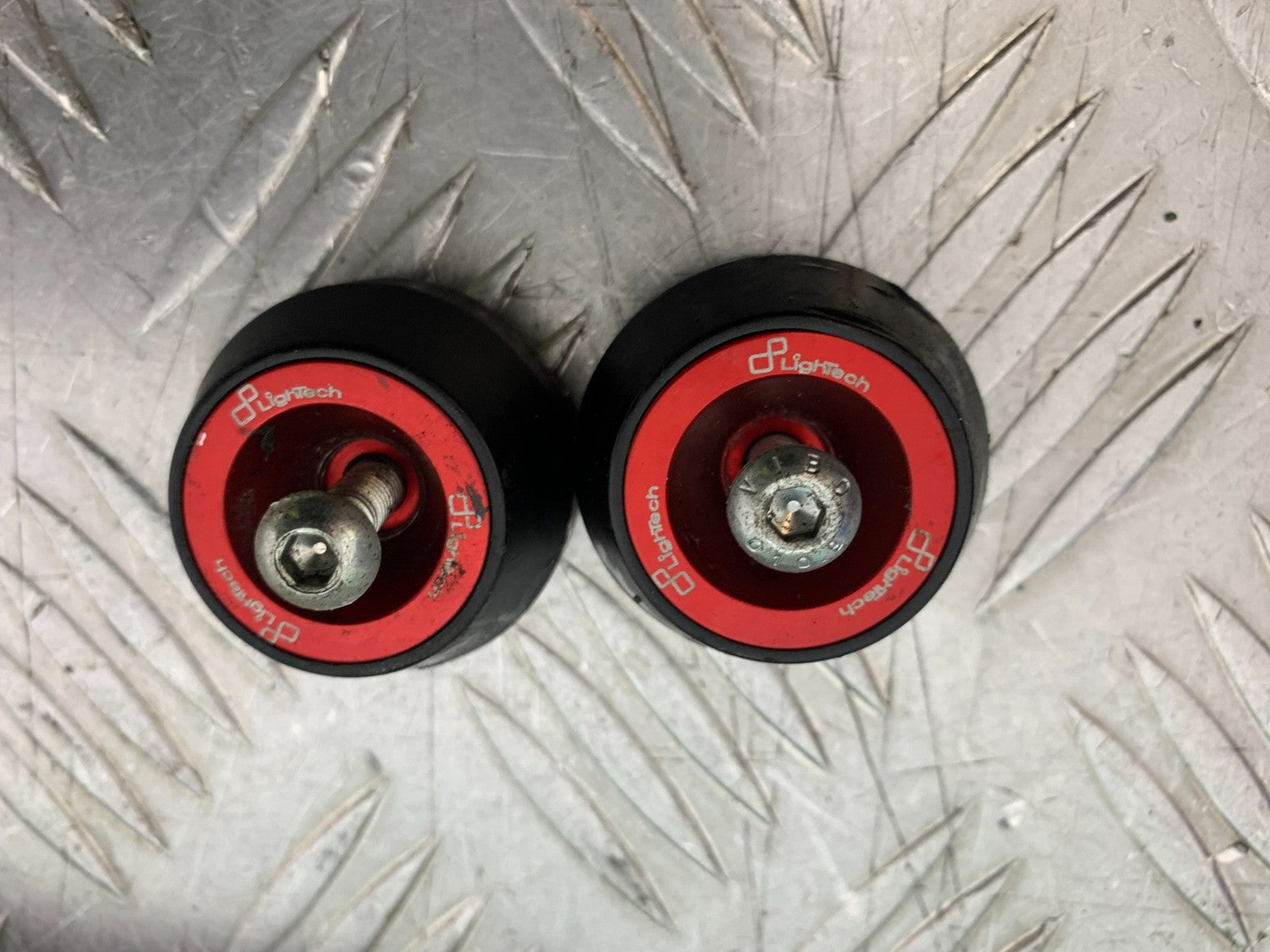 MV AGUSTA 800 F3 FRONT WHEEL SPINDLE   YEAR 2017-2019 (CMB1227)