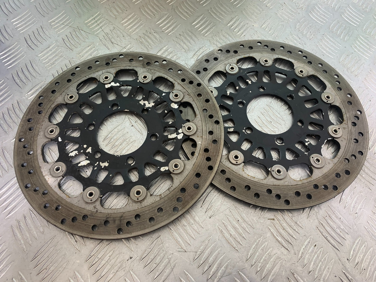 TRIUMPH 955i SPRINT ST FRONT BRAKE DISCS   YEAR 1999-2004 (CMB1124)