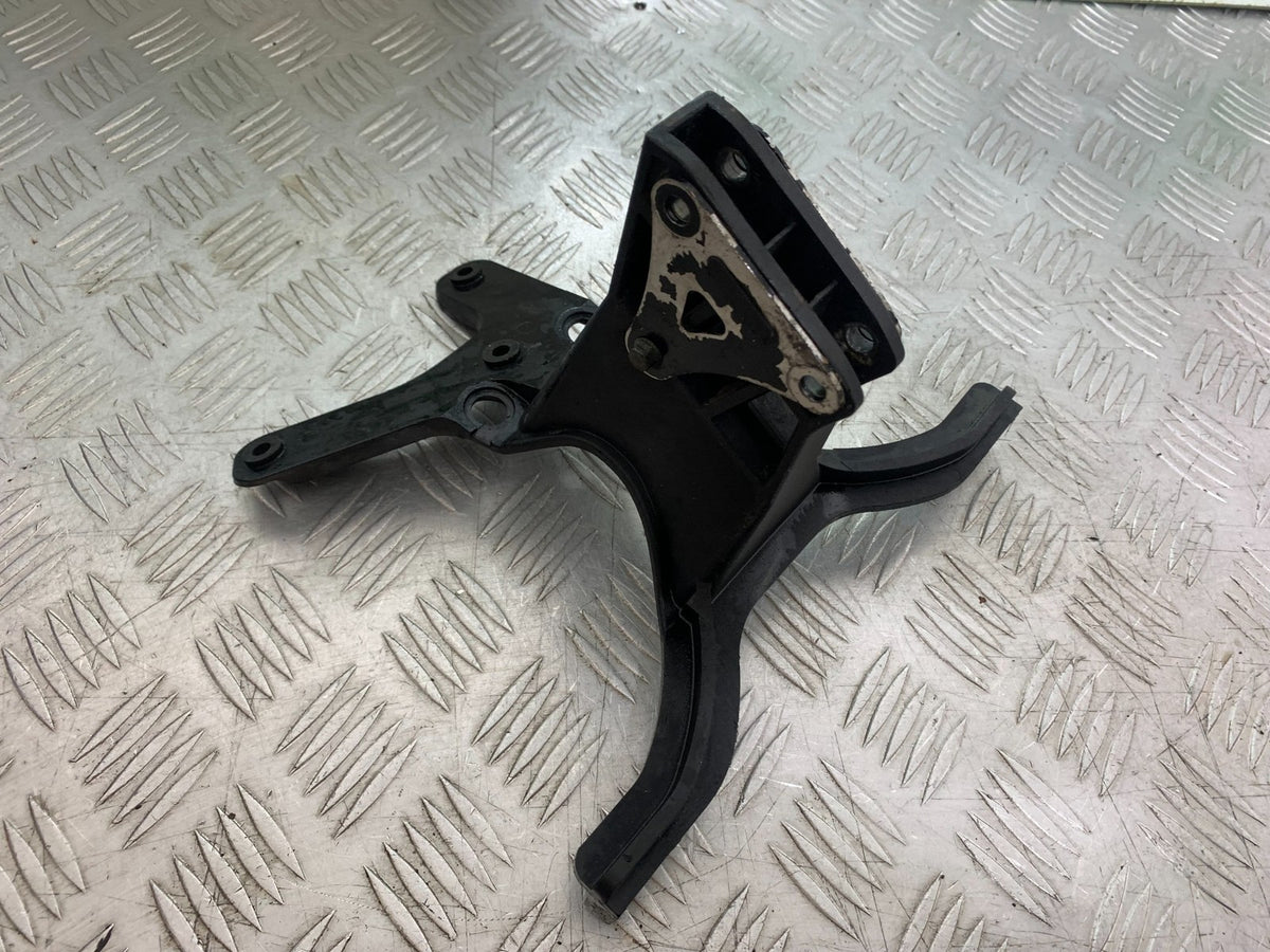 SUZUKI GSXR600 GSXR 600 SRAD FAIRING BRACKET   YEAR 1997-2000 (CMB1276)