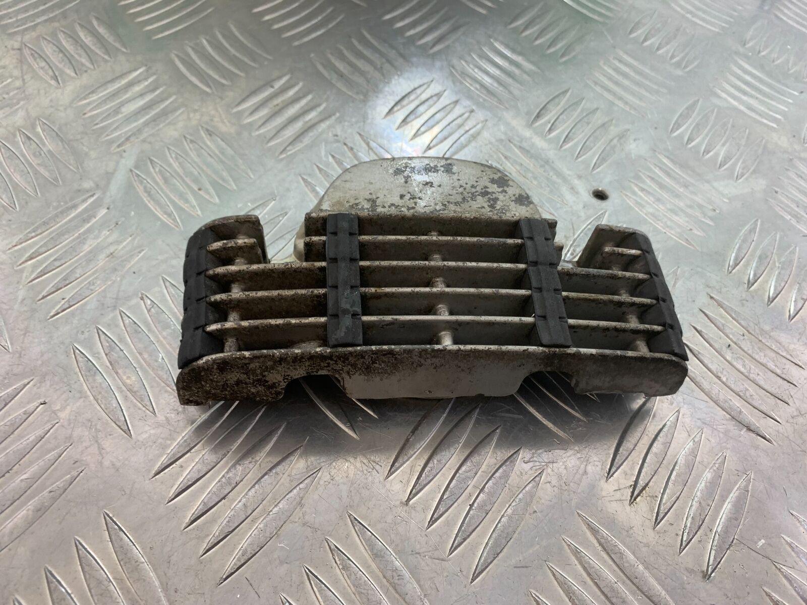 YAMAHA XT125X XT125 X CYLINDER HEAD COVER YEAR 2008 (STOCK 857)