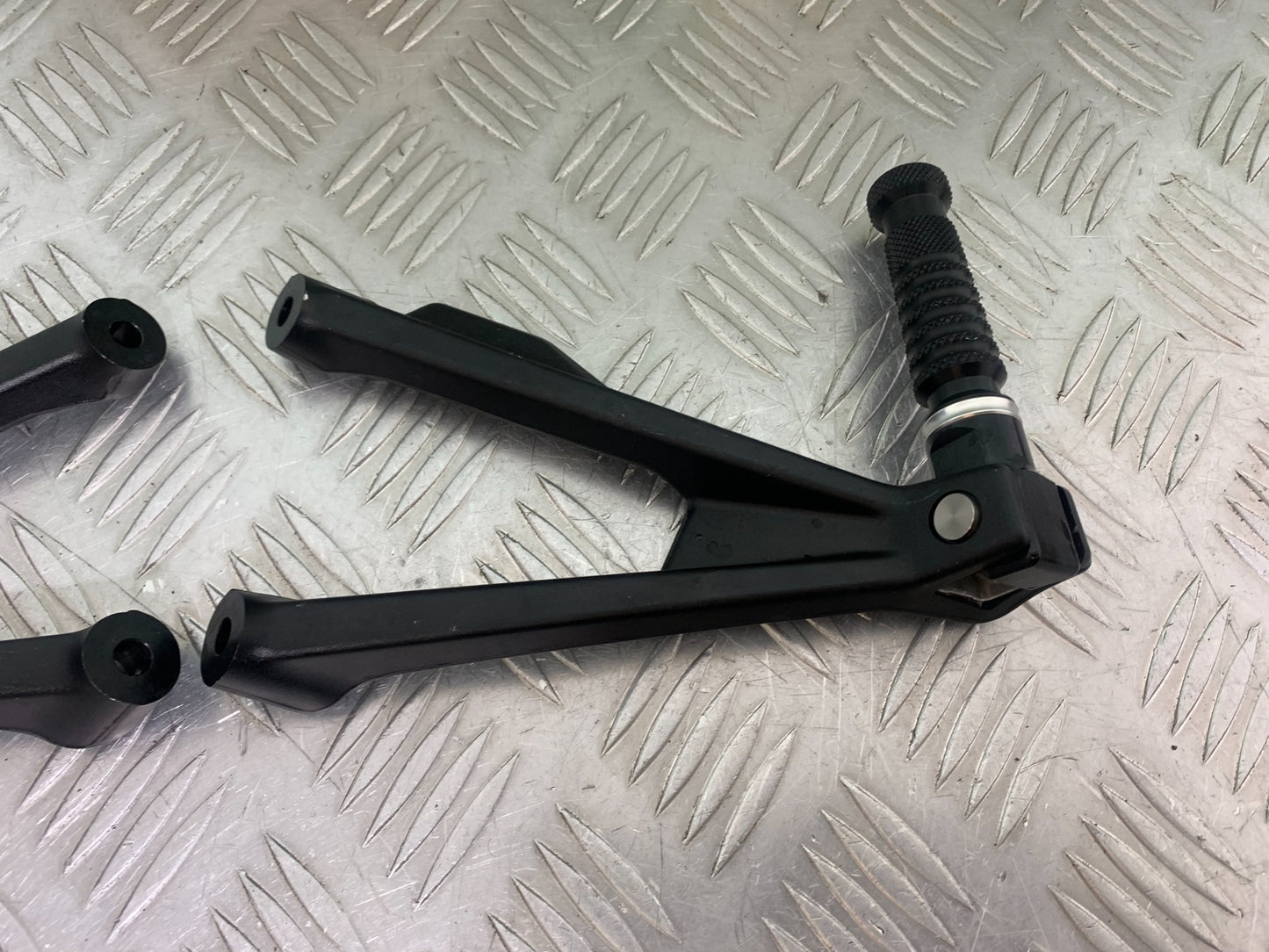 BMW M1000 R REAR HANGERS AND PEGS YEAR 2023-2024 (CMB1140)