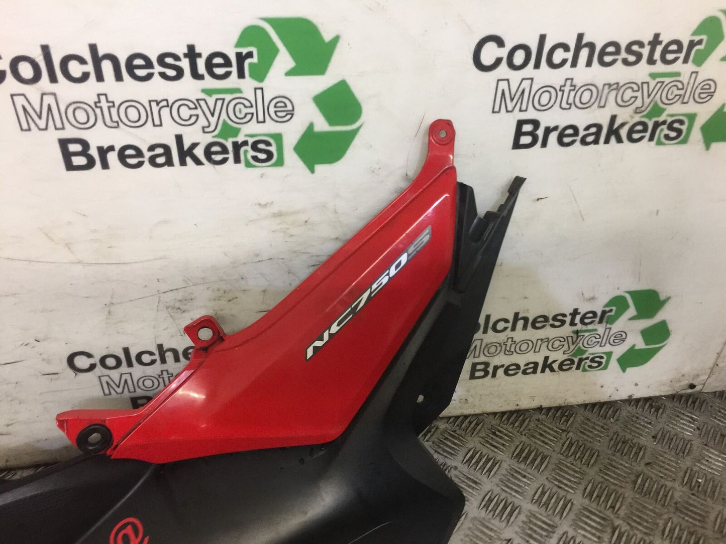 HONDA NC750 NC 750 SA-H RIGHT SEAT PANEL  2014-2018 (STOCK 608)