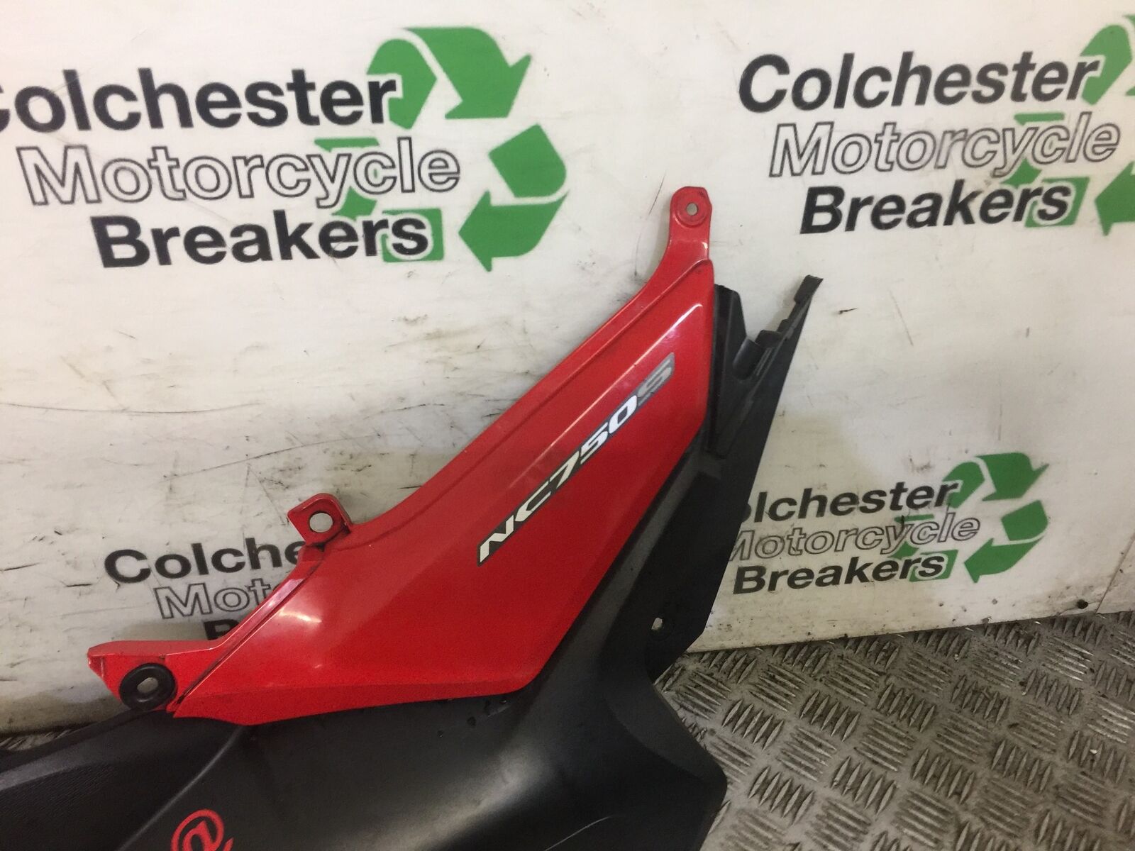 HONDA NC750 NC 750 SA-H RIGHT SEAT PANEL  2014-2018 (STOCK 608)