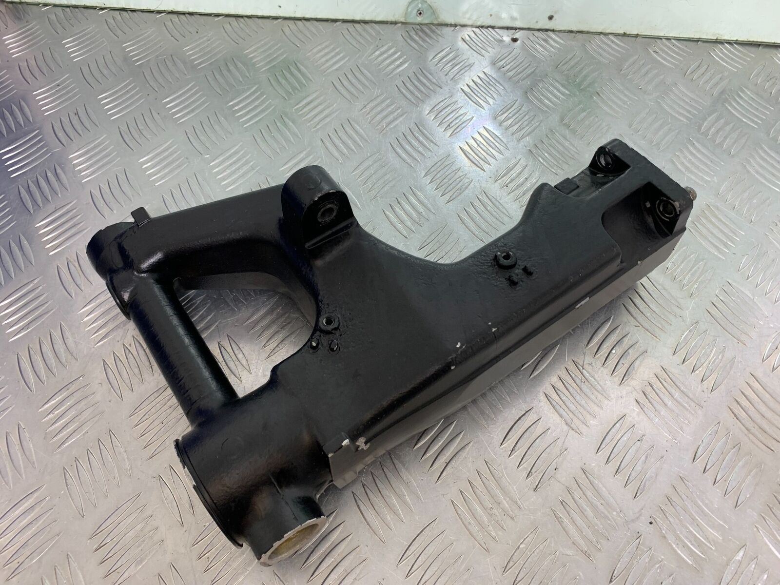 HONDA NTV 650 REVERE SWINGARM  YEAR 1988-1996 (CMB1025))