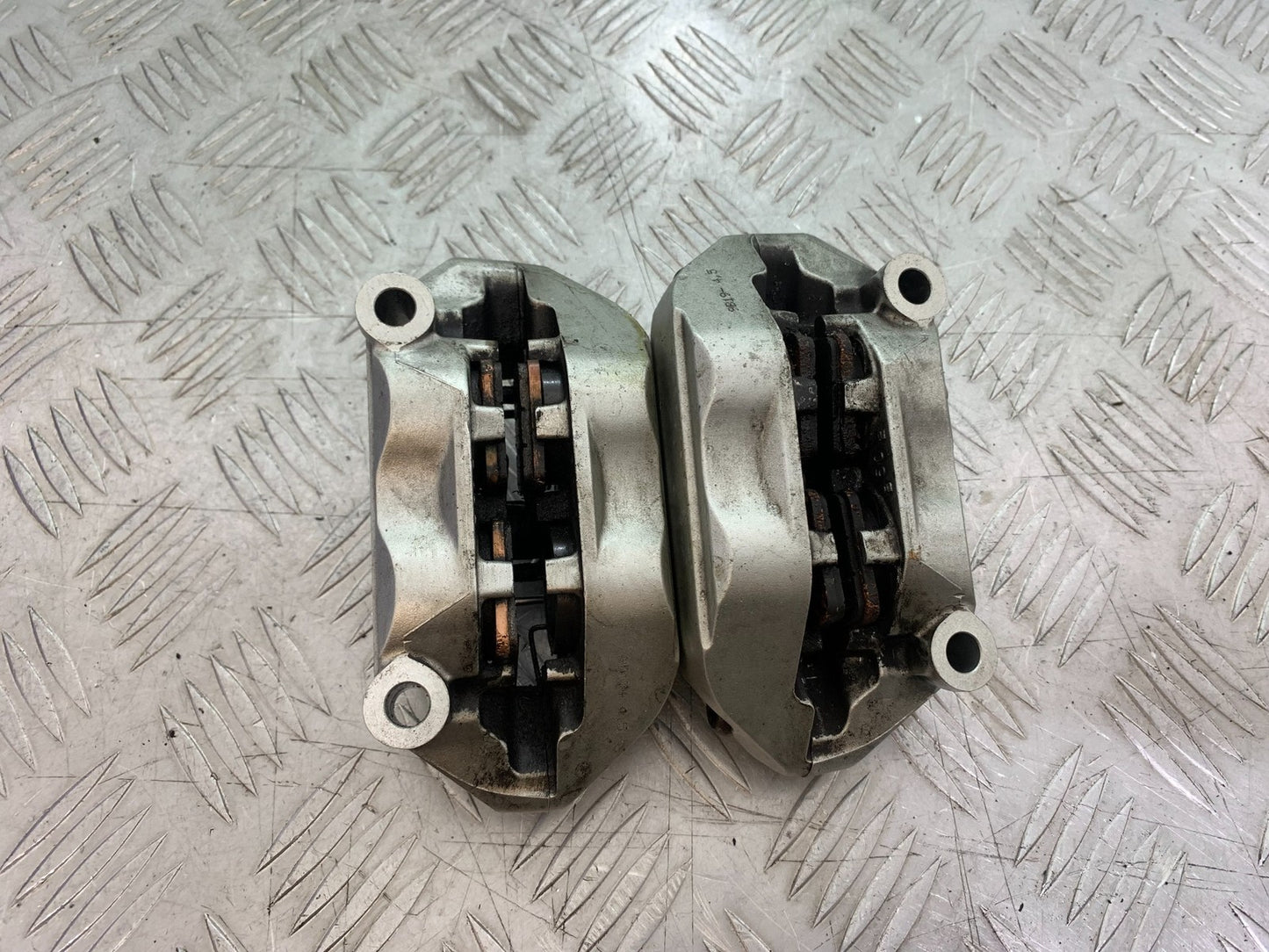 TRIUMPH SPEED TRIPLE R 1050 FRONT BRAKE CALIPERS  2009 (CMB1183)