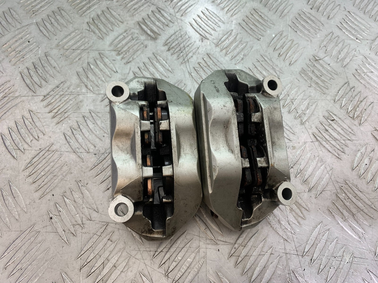 TRIUMPH SPEED TRIPLE R 1050 FRONT BRAKE CALIPERS  2009 (CMB1183)