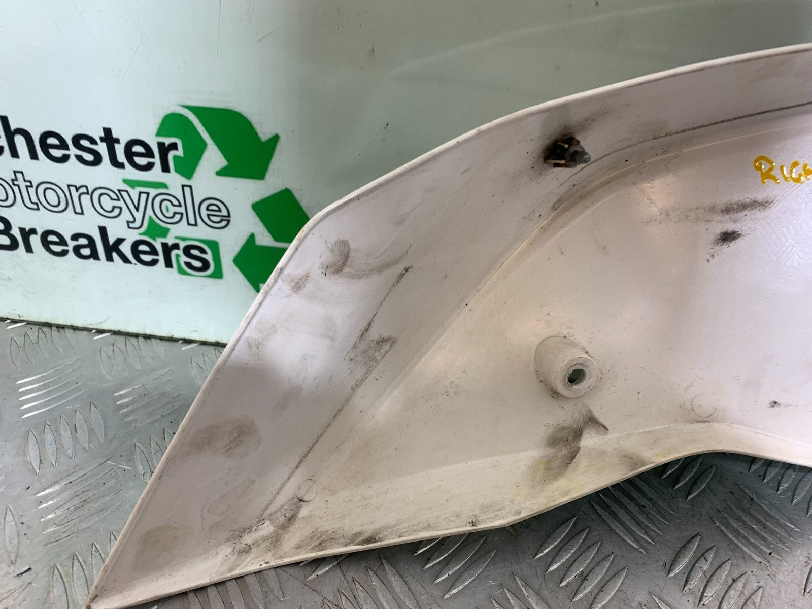 KTM 690 DUKE R LC4 RIGHT TANK PANEL YEAR 2012-2015  (CMB1180)
